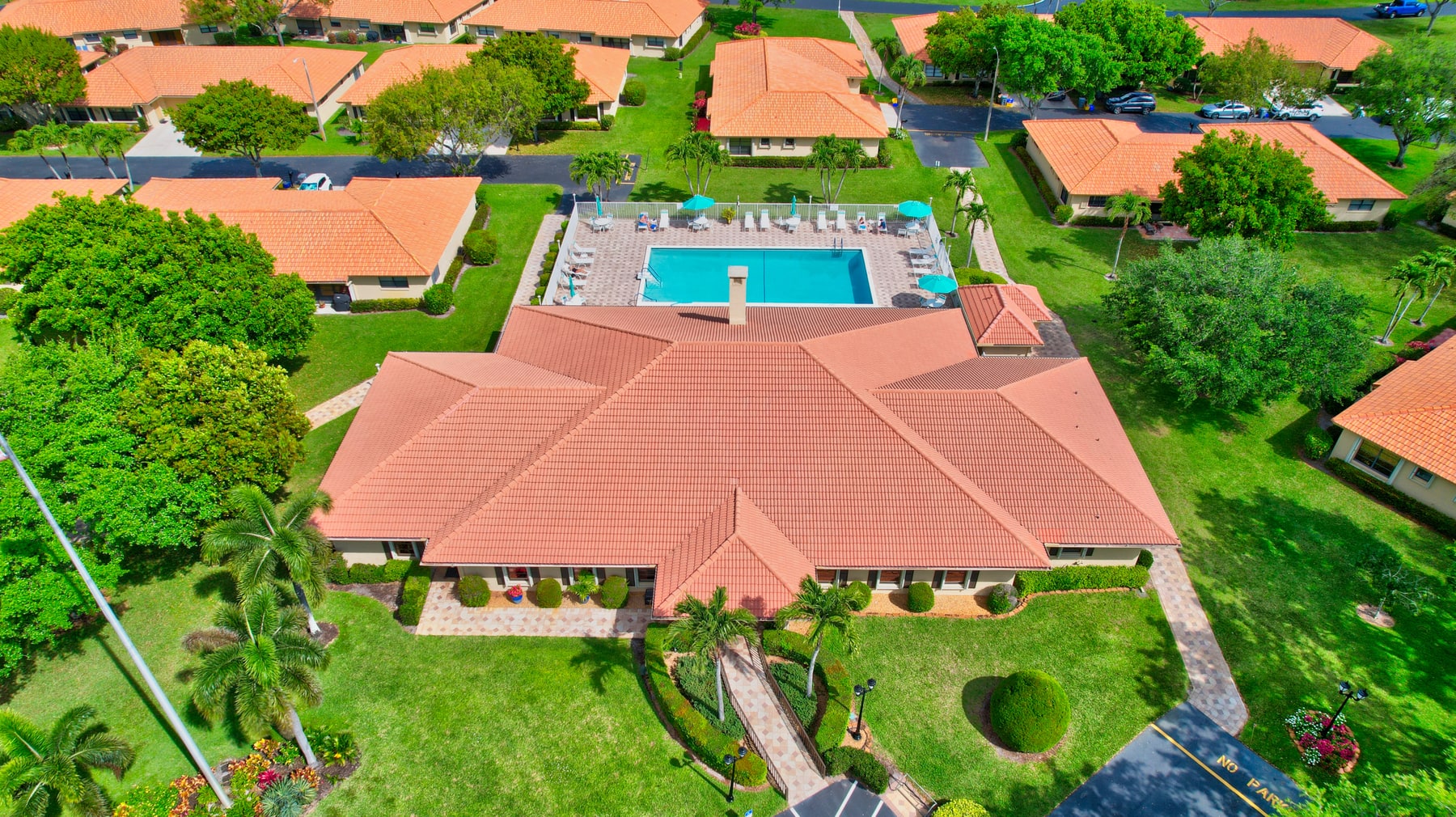 Aerial view of Bent Tree Villas West clubhouse and pool in Boynton Beach