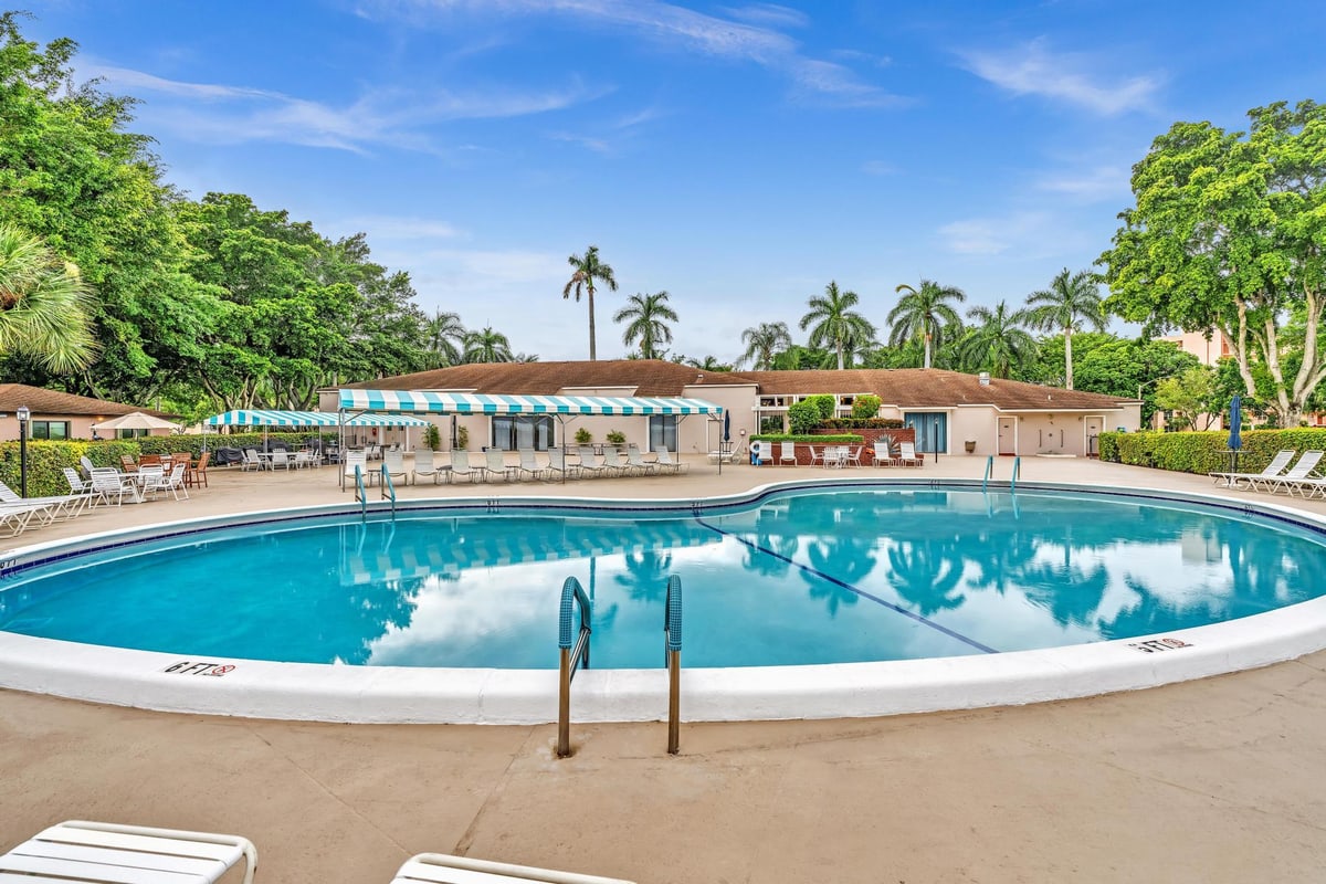 Bonaire Village swimming pool