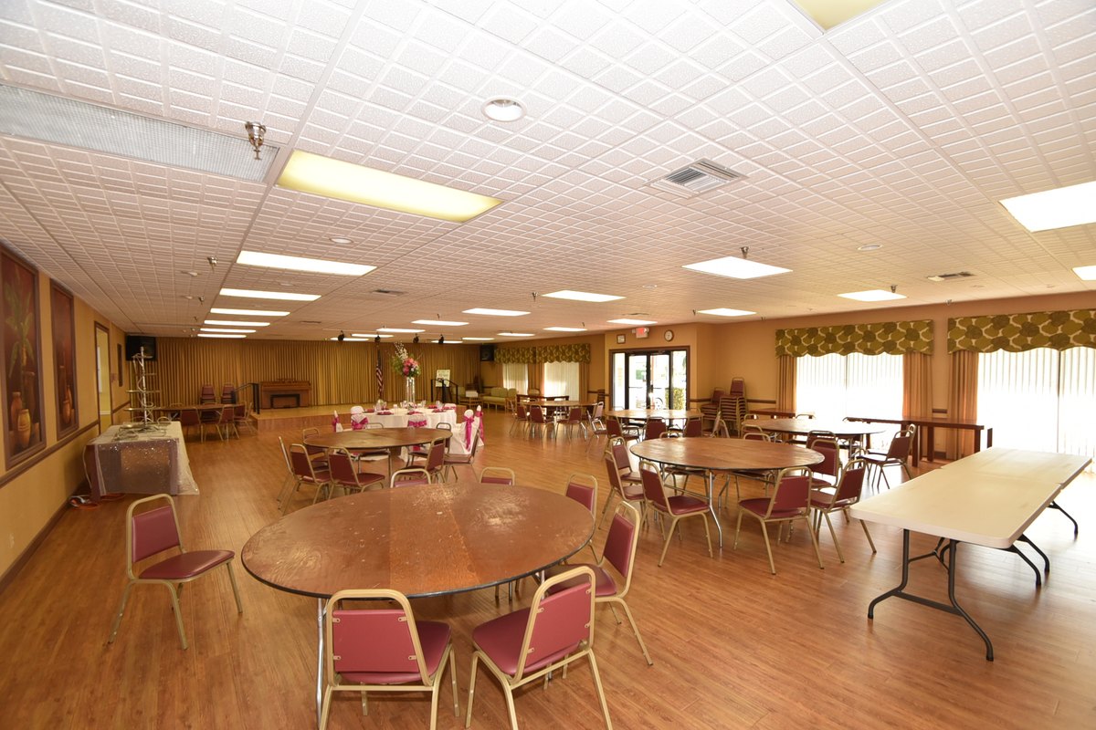 Bridgeview clubhouse room