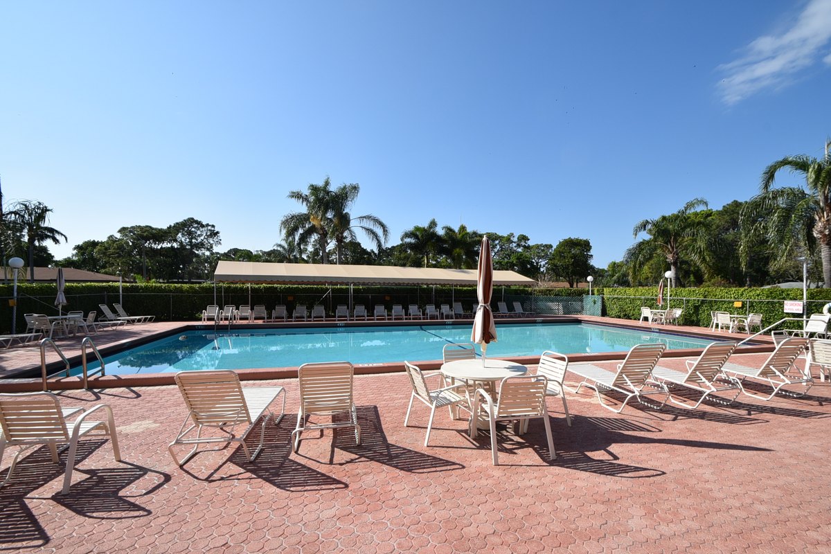 Bridgeview pool deck