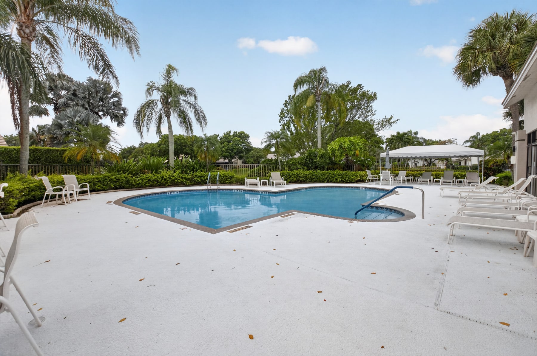 Outdoor pool at Brighton Lakes
