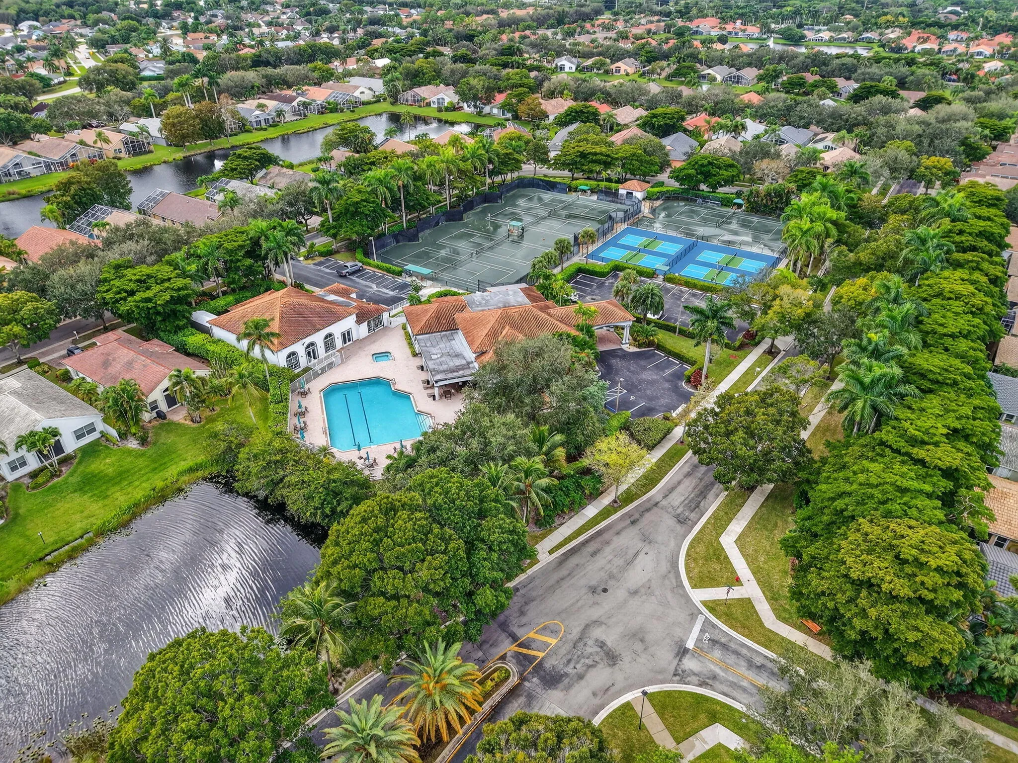 The Club at Indian Lakes community setting
