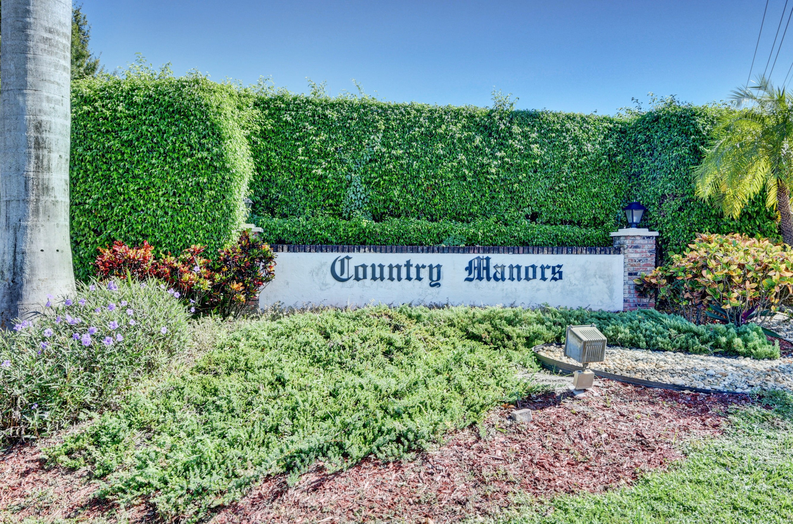 Country Manors entrance sign in Delray Beach