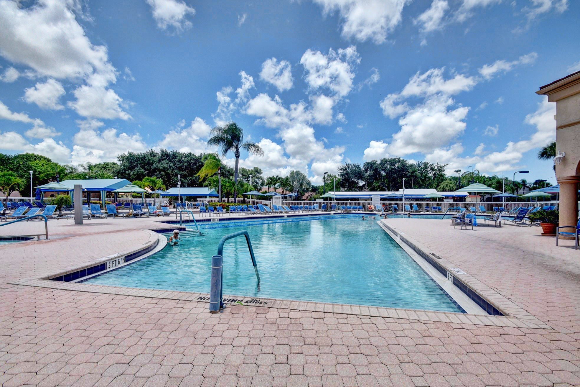 Resort-style swimming pool at Platina