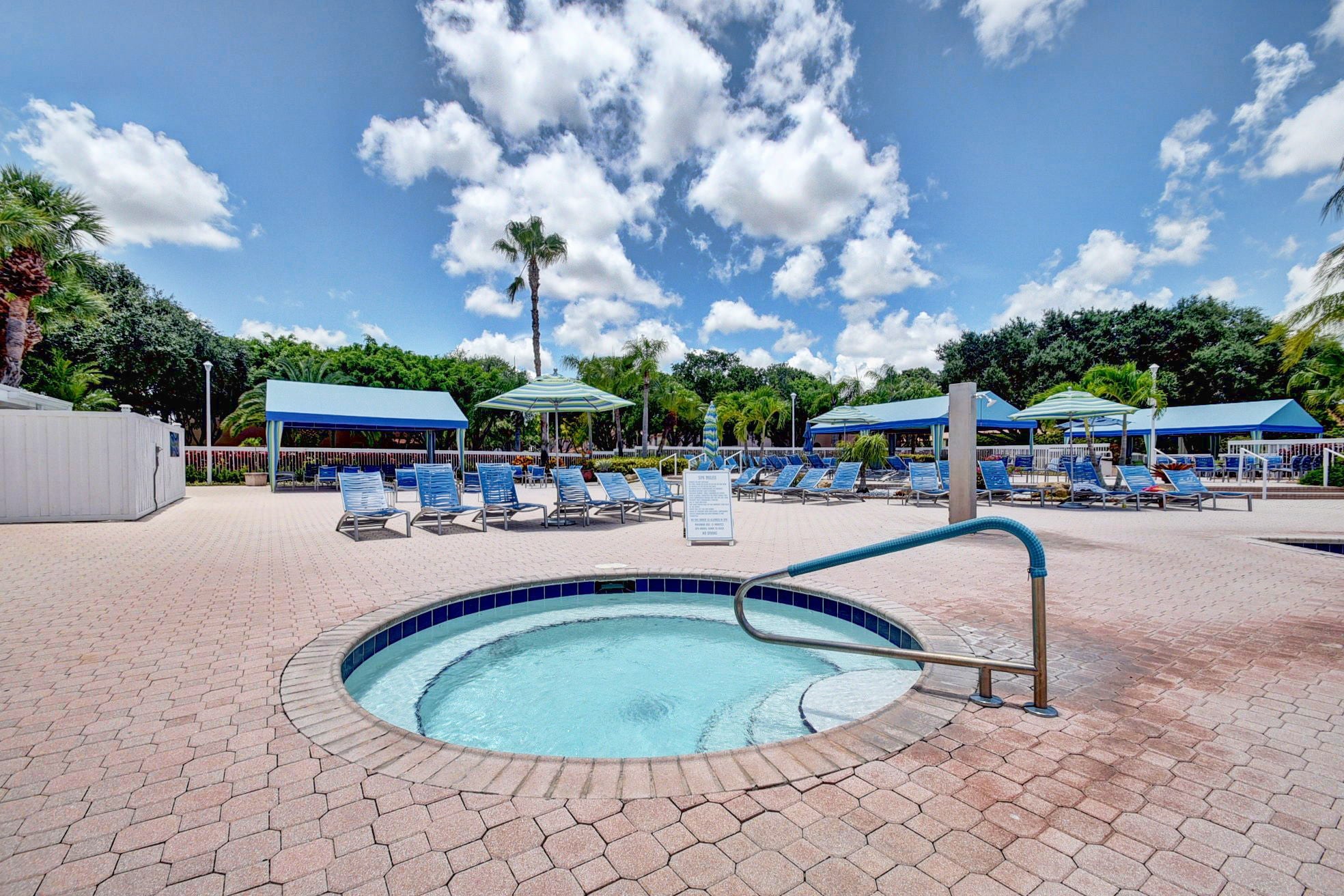 Outdoor spa at Platina