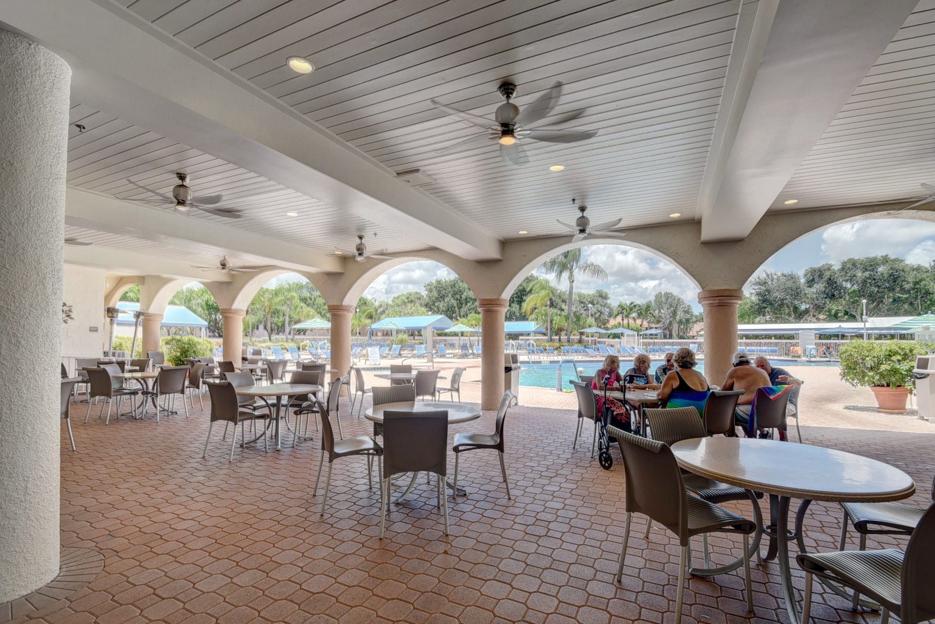 Outdoor café seating at Platina