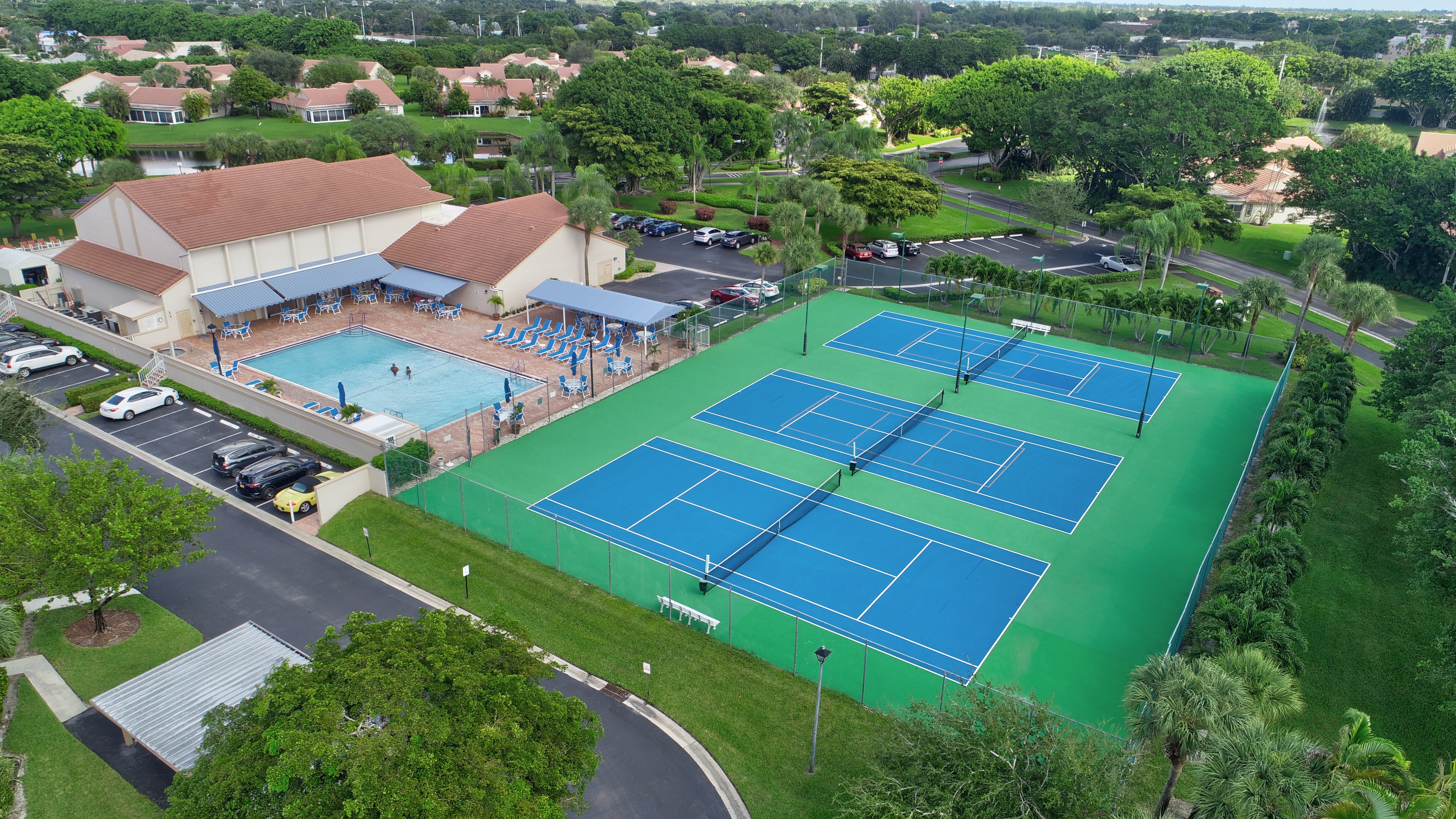 Emerald Pointe courts and pool