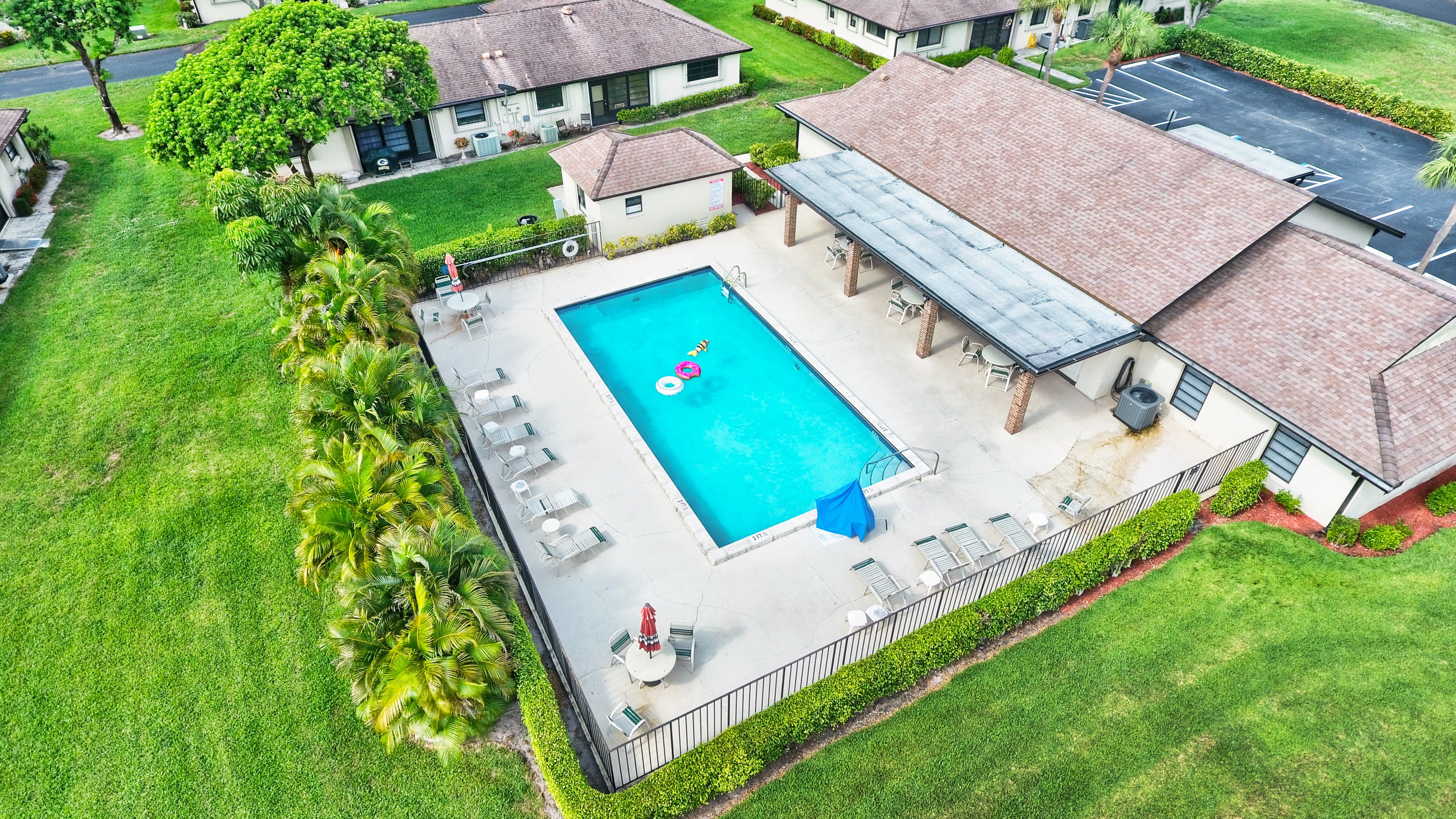 Aerial view of the Greentree Villas pool and clubhouse in Boynton Beach