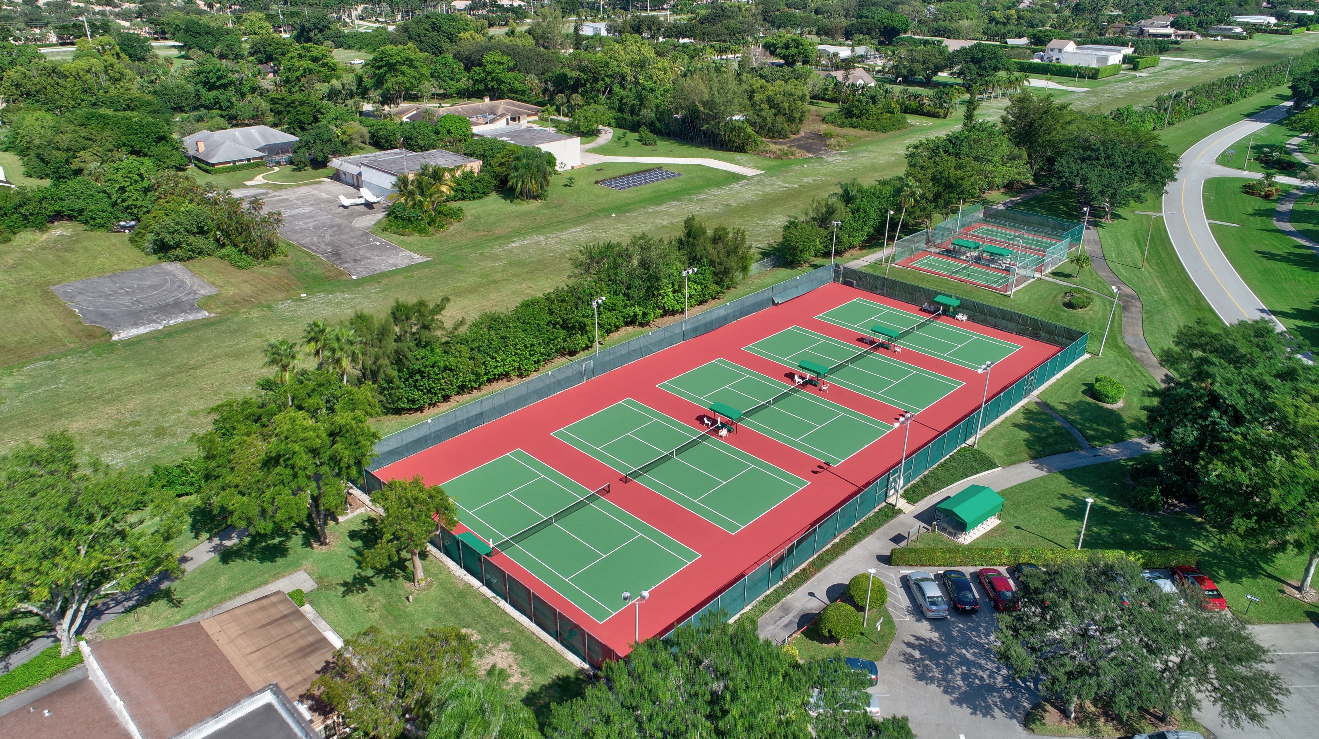 Tennis courts at Huntington Lakes