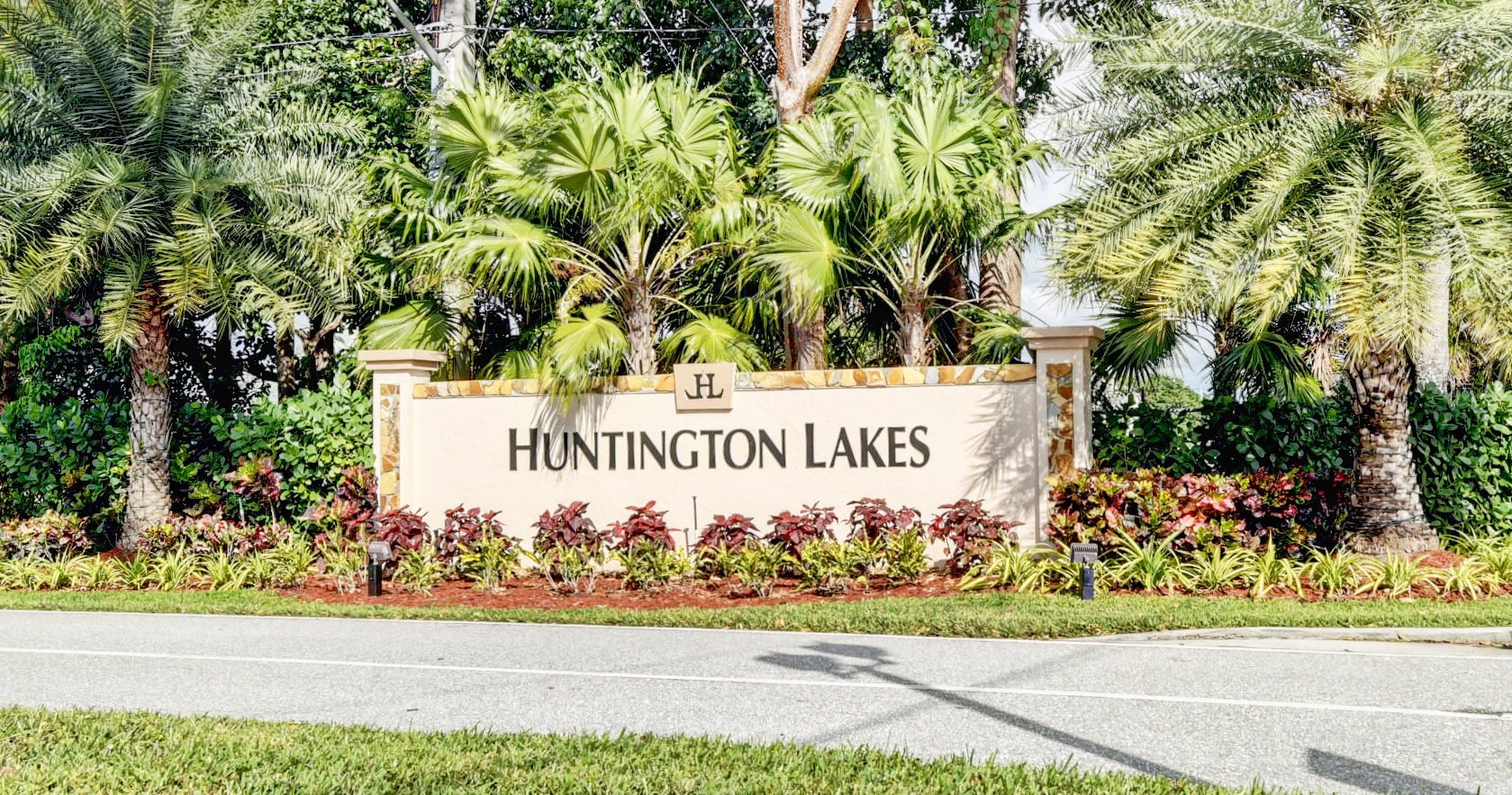 Community entrance at Huntington Lakes