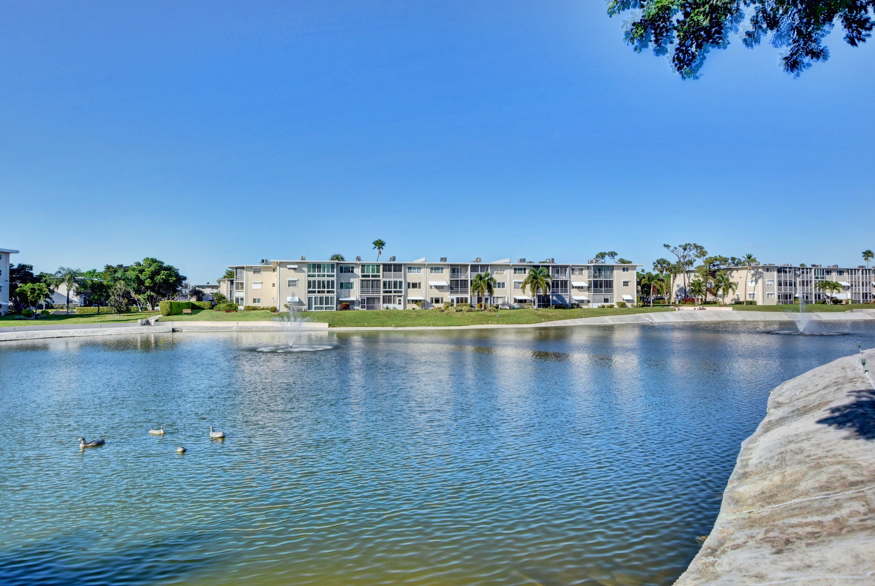 Lakefront setting at Lake Clarke Gardens