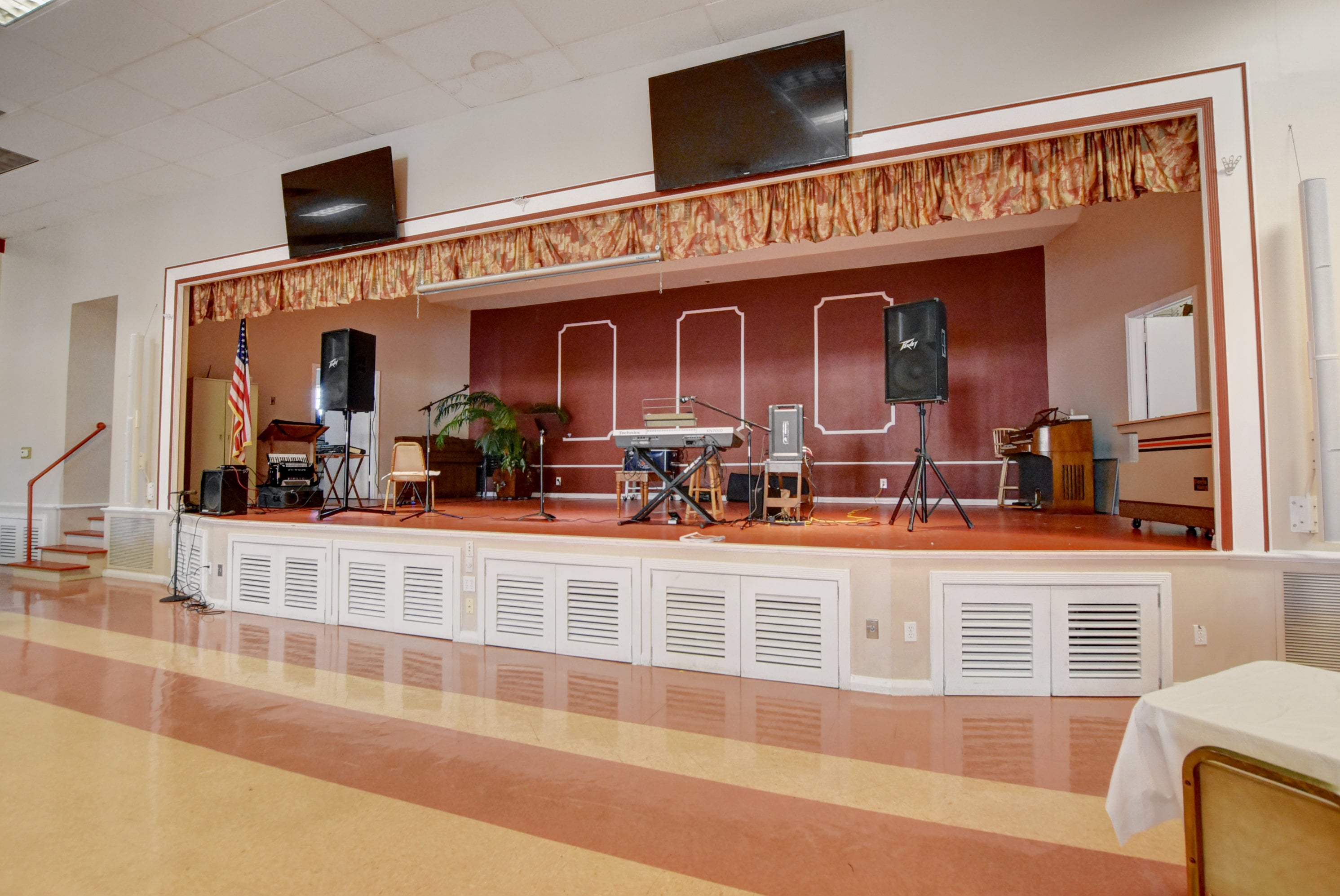 Stage at Lake Clarke Gardens