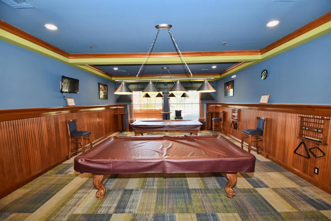Billiards room at Lakeridge Falls