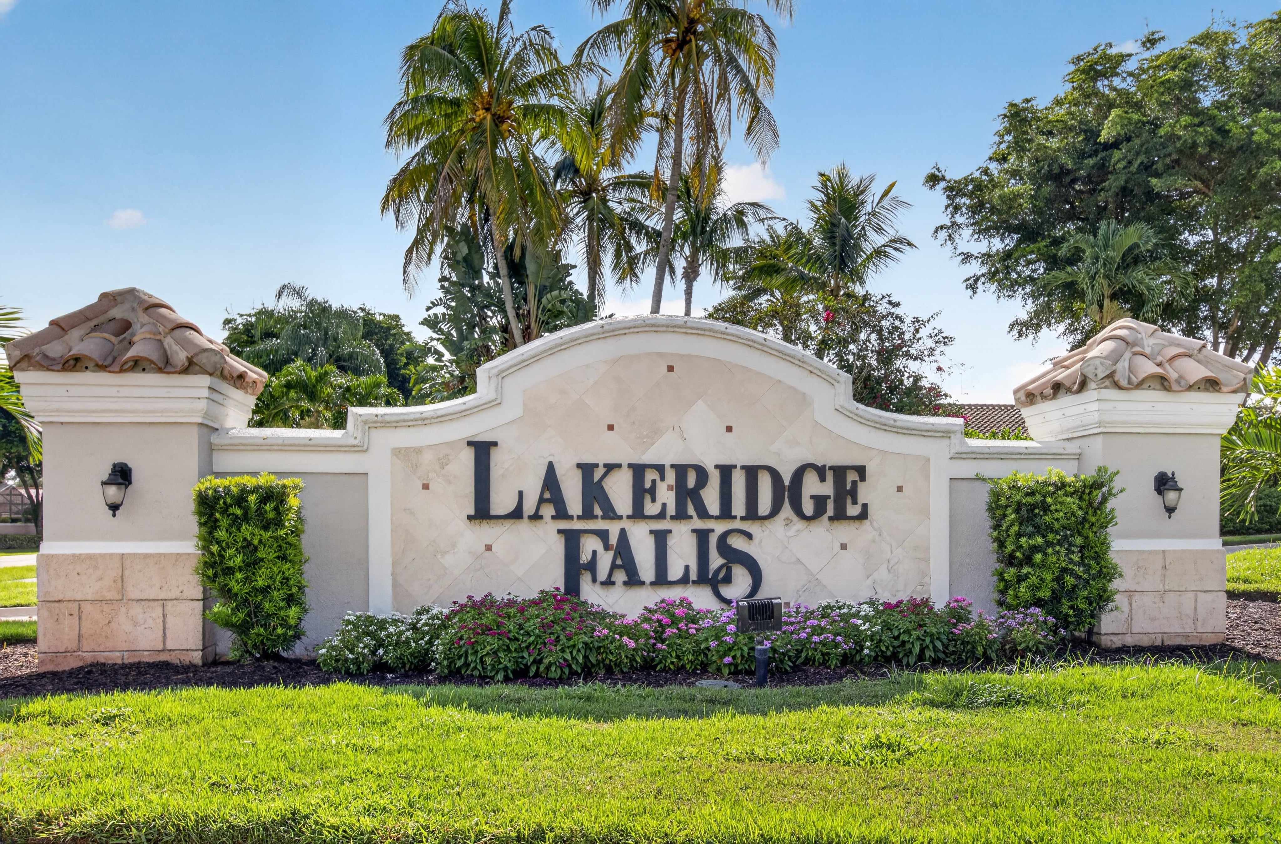 Entrance at Lakeridge Falls