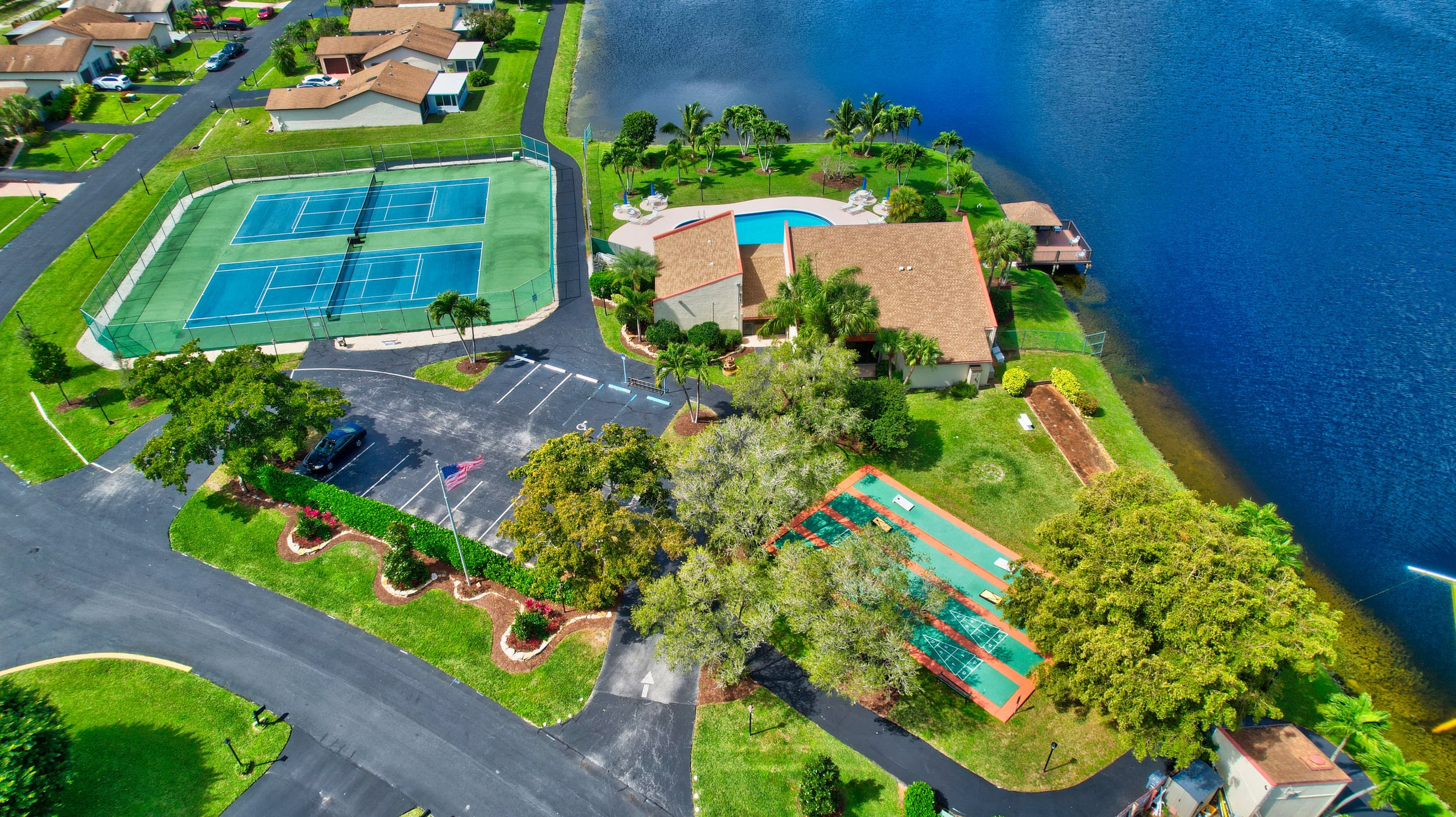Aerial view of Mirror Lakes amenities