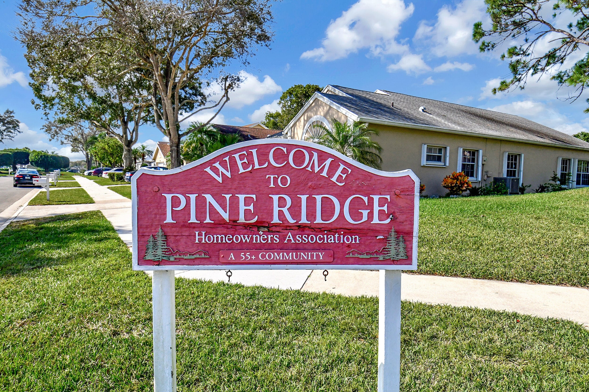 Pine Ridge Homeowners Association entrance sign