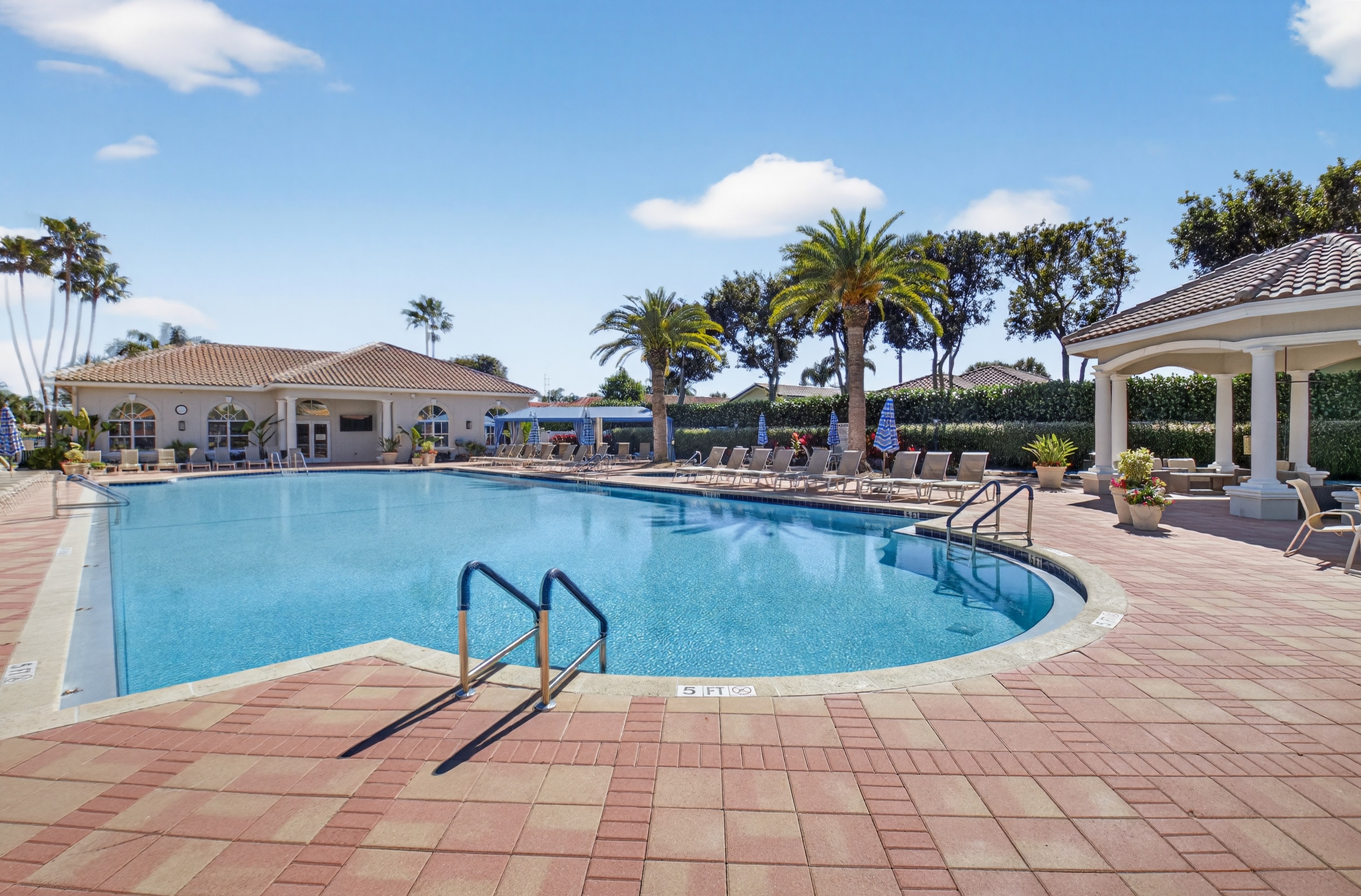 Ponte Vecchio outdoor resort-style pool with lounge chairs and palm trees