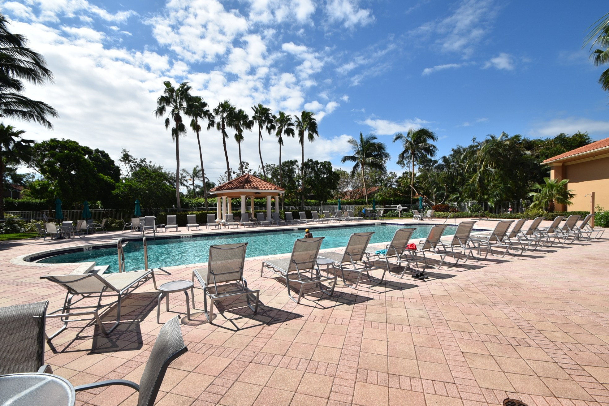 Outdoor swimming pool and lounge chairs at Ponte Vecchio West