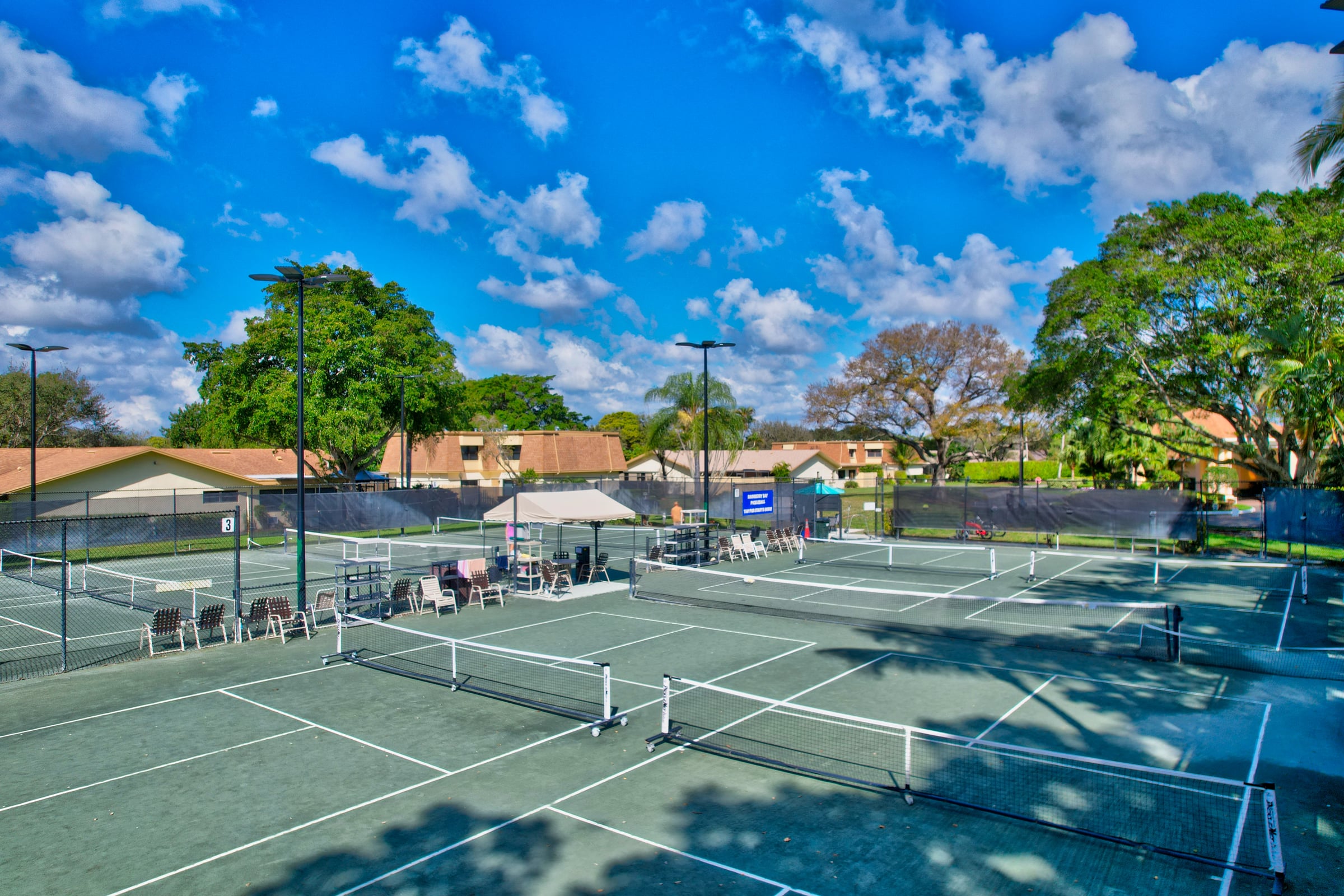 Rainberry Bay pickleball and tennis courts