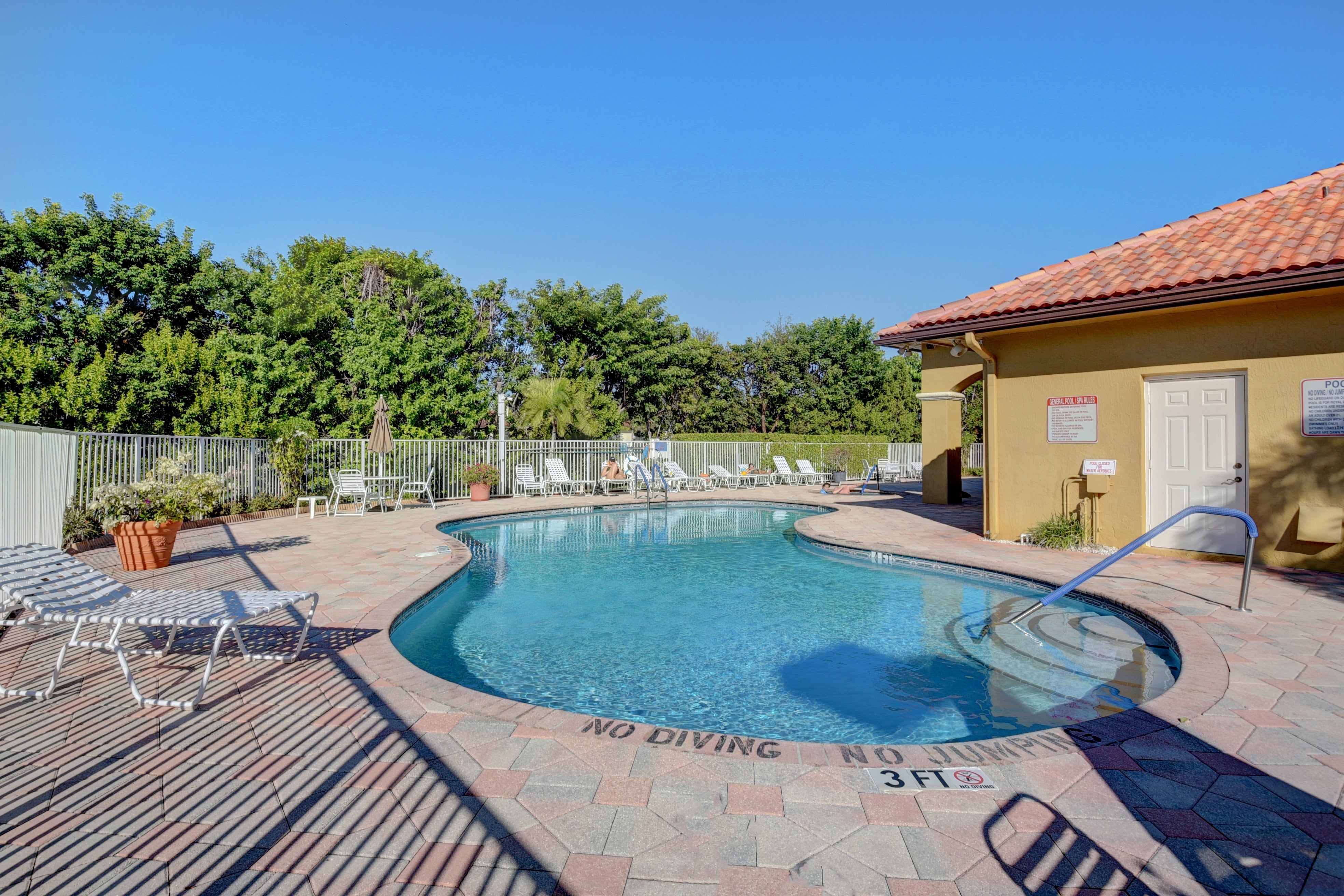 Royal Lakes community pool and patio