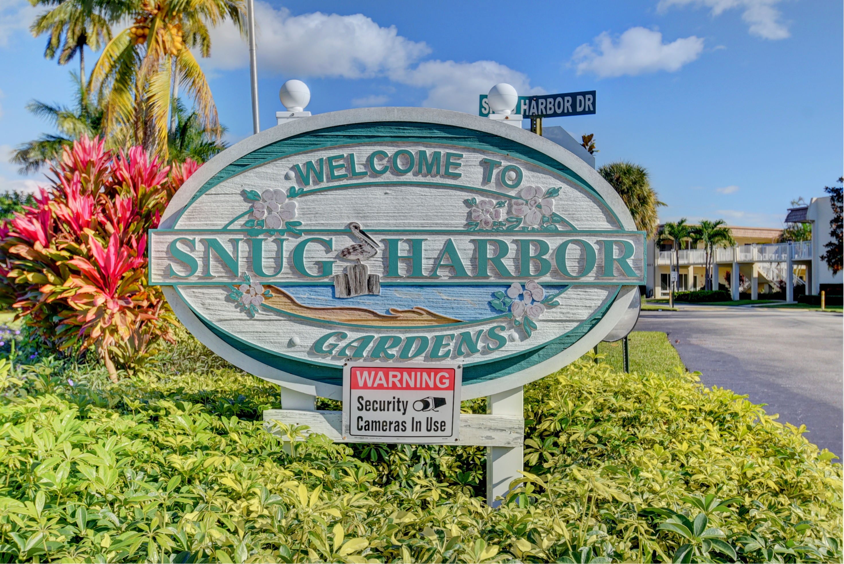 Snug Harbor Gardens entrance sign