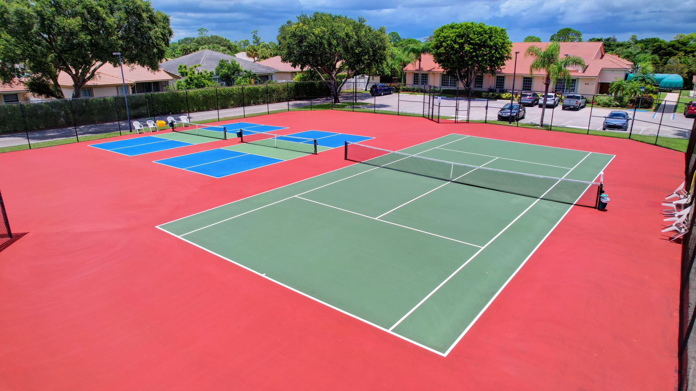 Tennis and pickleball courts at Summer Chase
