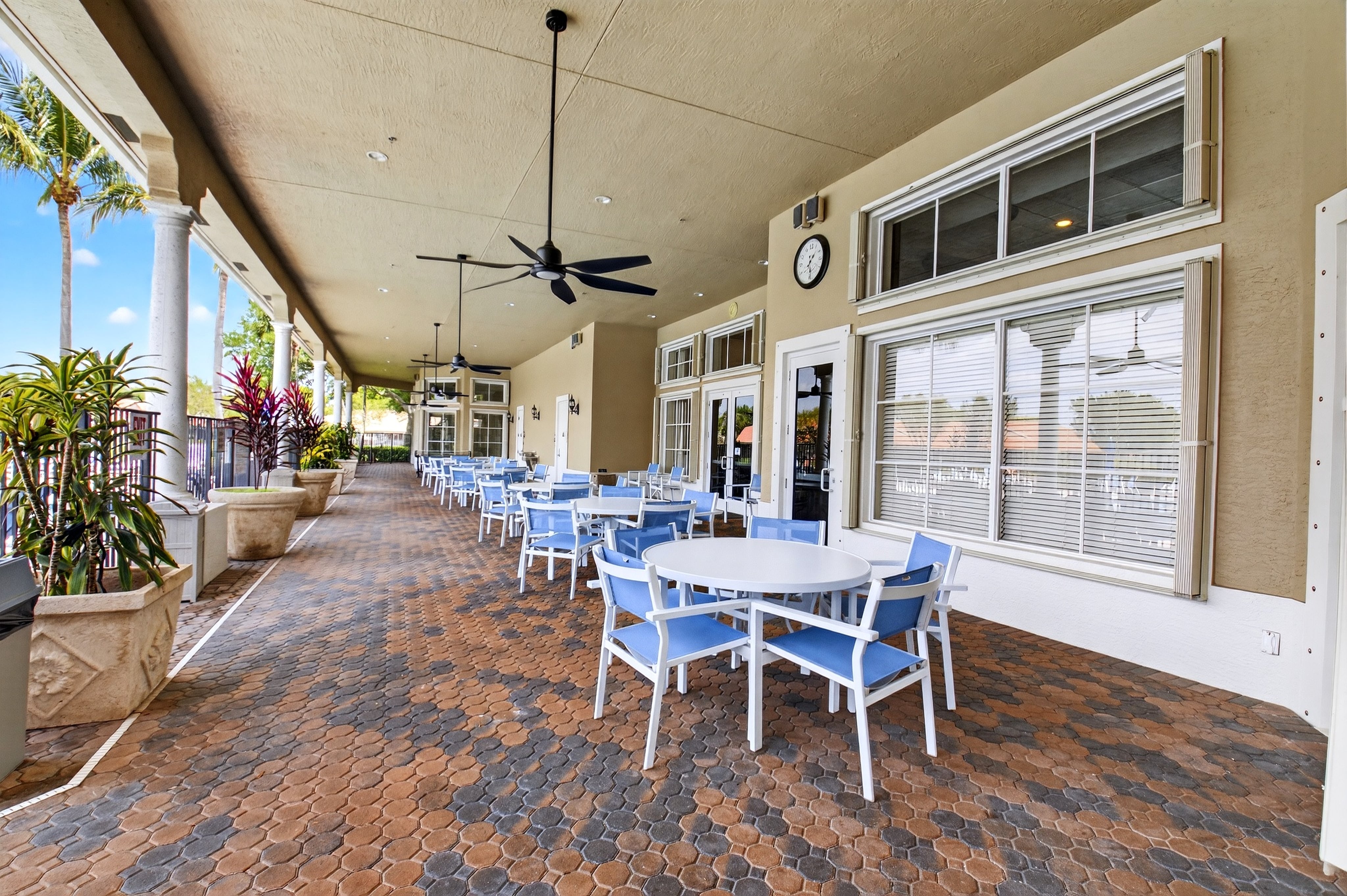 Café seating at Tuscany Bay