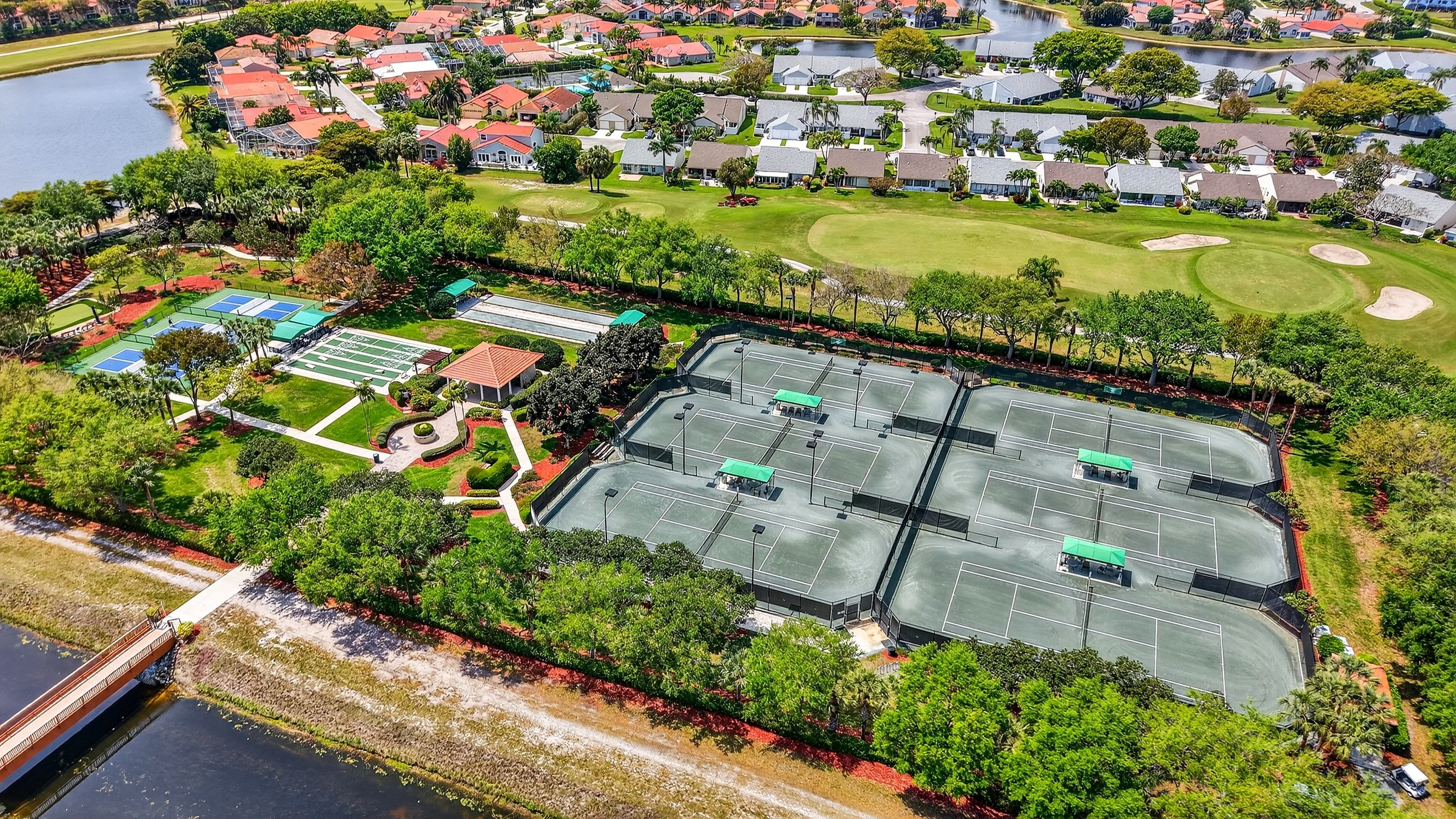 Tennis courts at Tuscany Bay