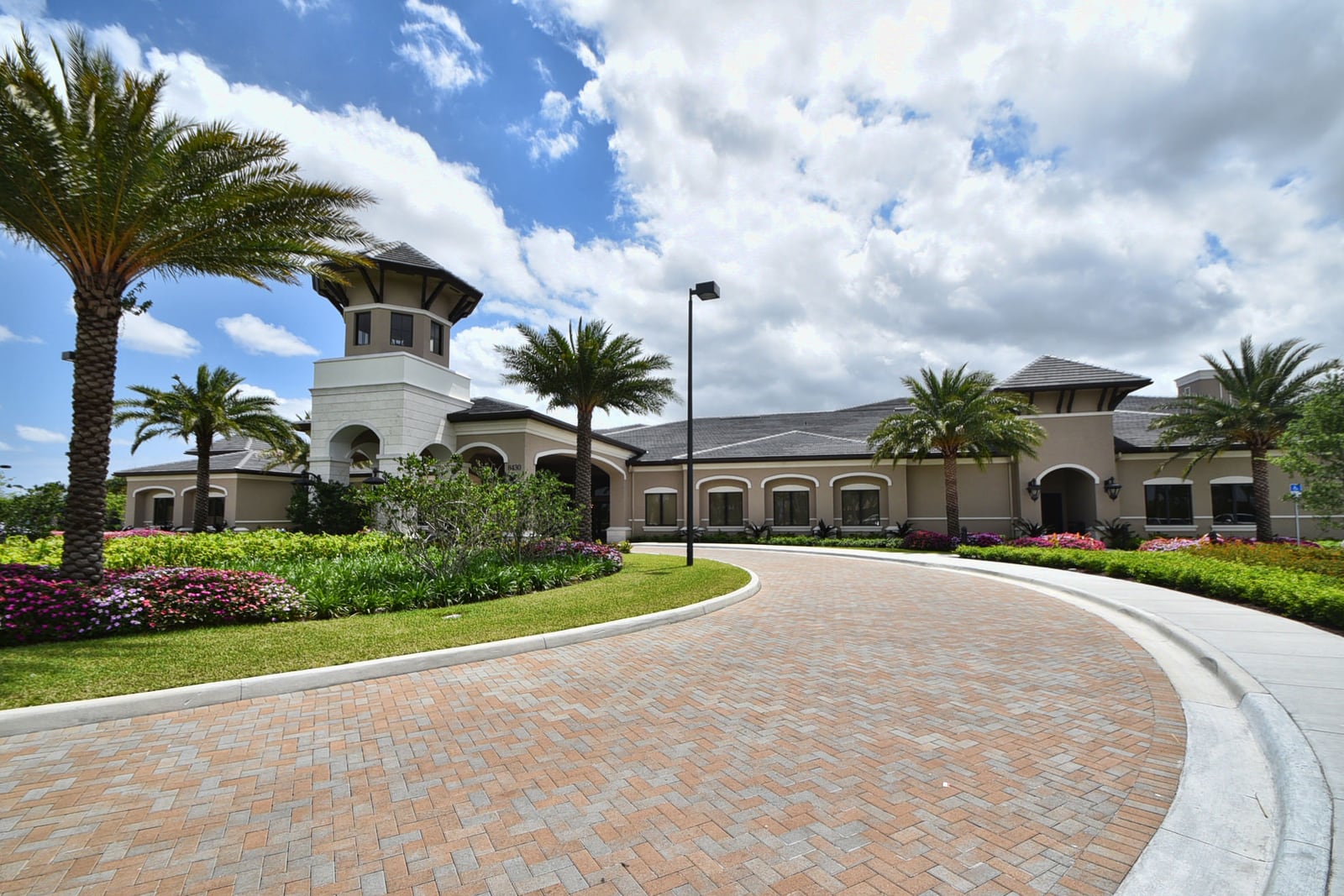 Palm-lined arrival at the Valencia Cove clubhouse