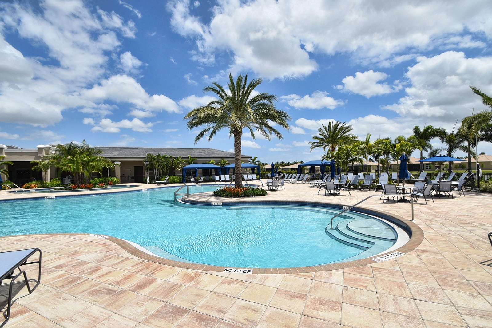 Swimming pool at Valencia Cove