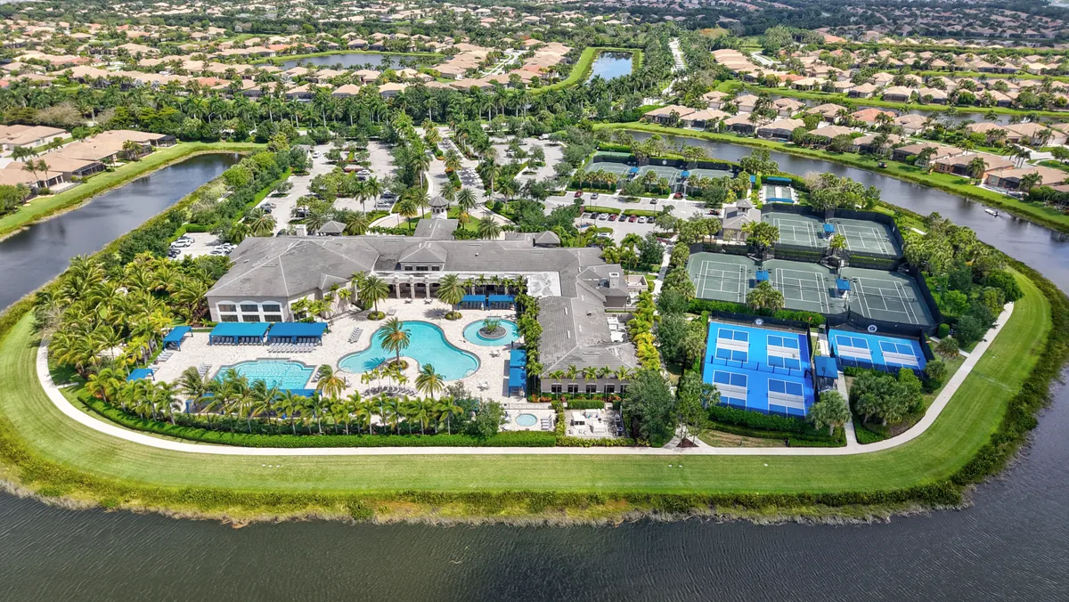 Valencia Cove: A Guide to 55+ Living in Boynton Beach