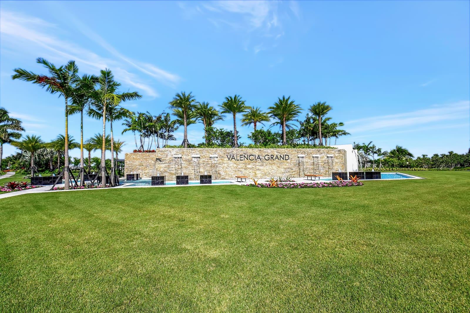 Valencia Grand community entrance