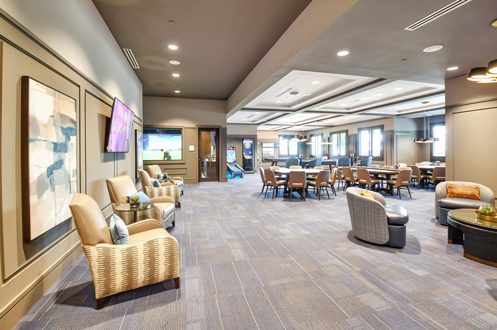 Clubhouse dining at Valencia Grand