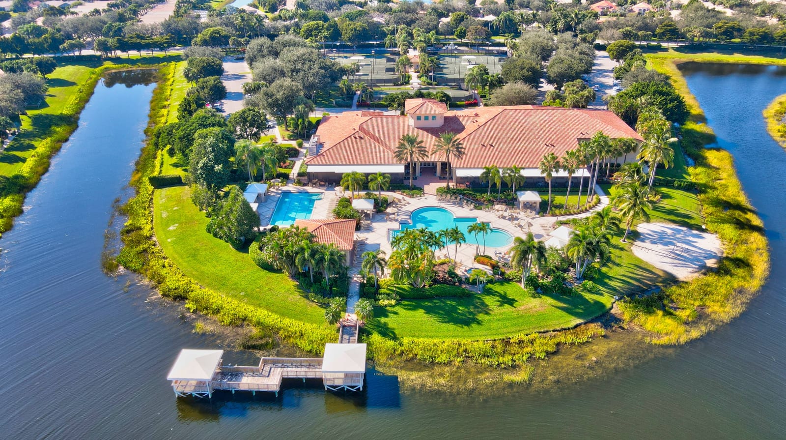 Aerial view of the Valencia Isles clubhouse