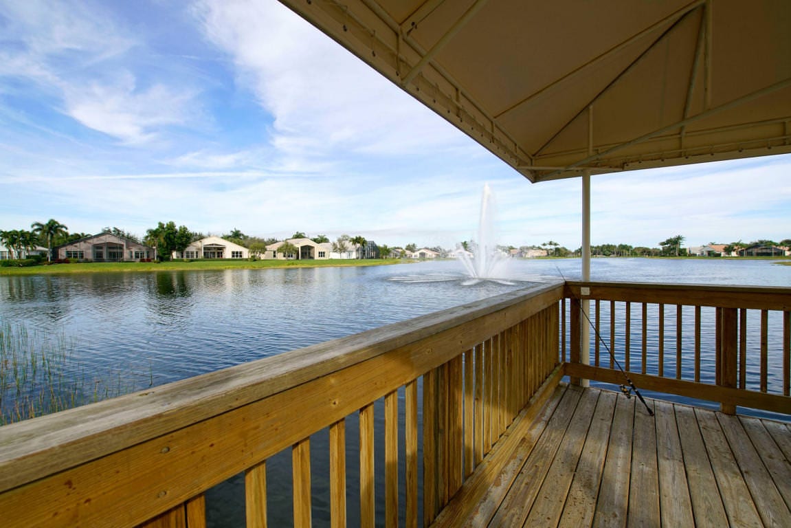 Lakeside gazebo at Valencia Isles