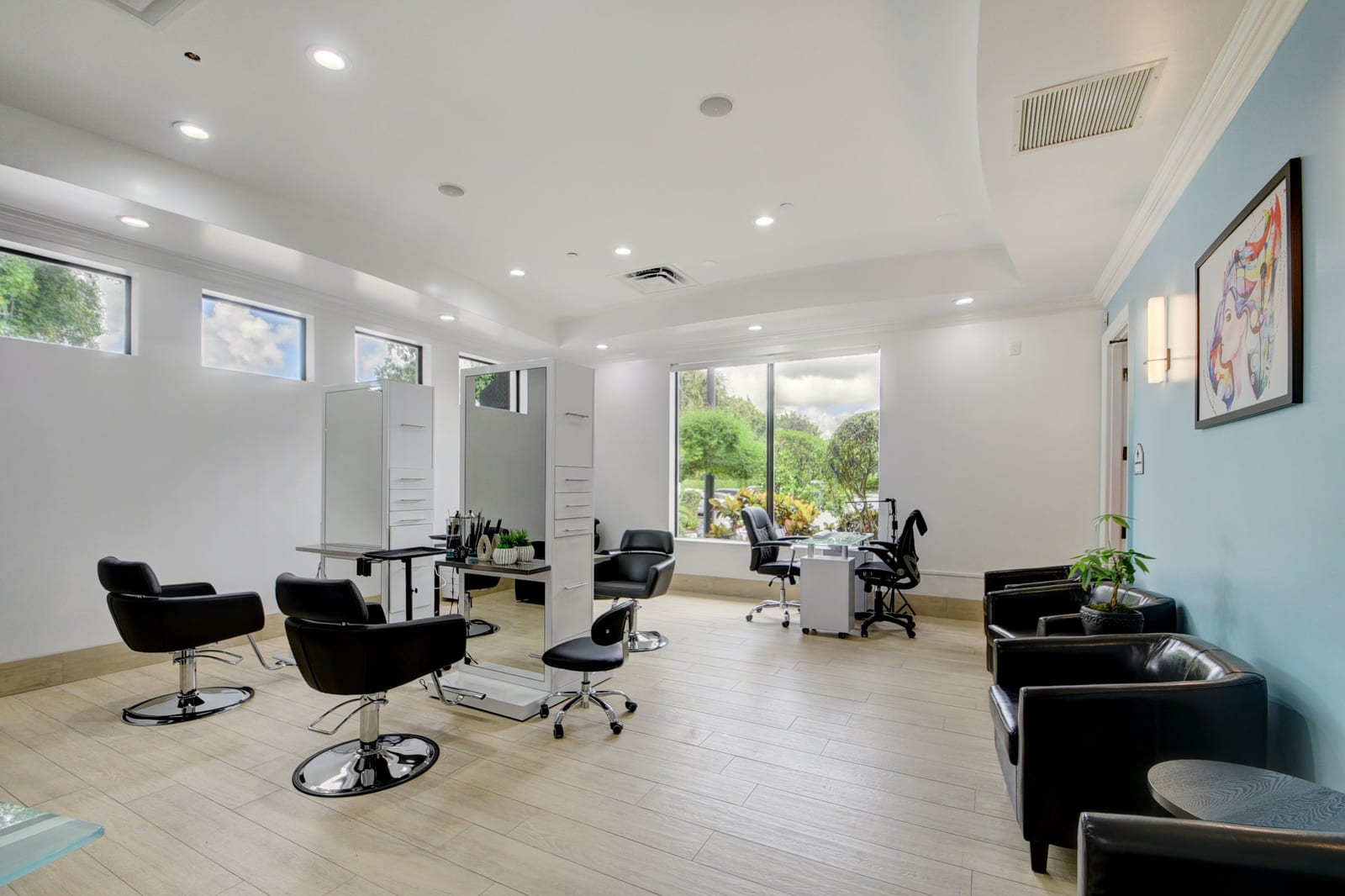 Salon at Valencia Shores