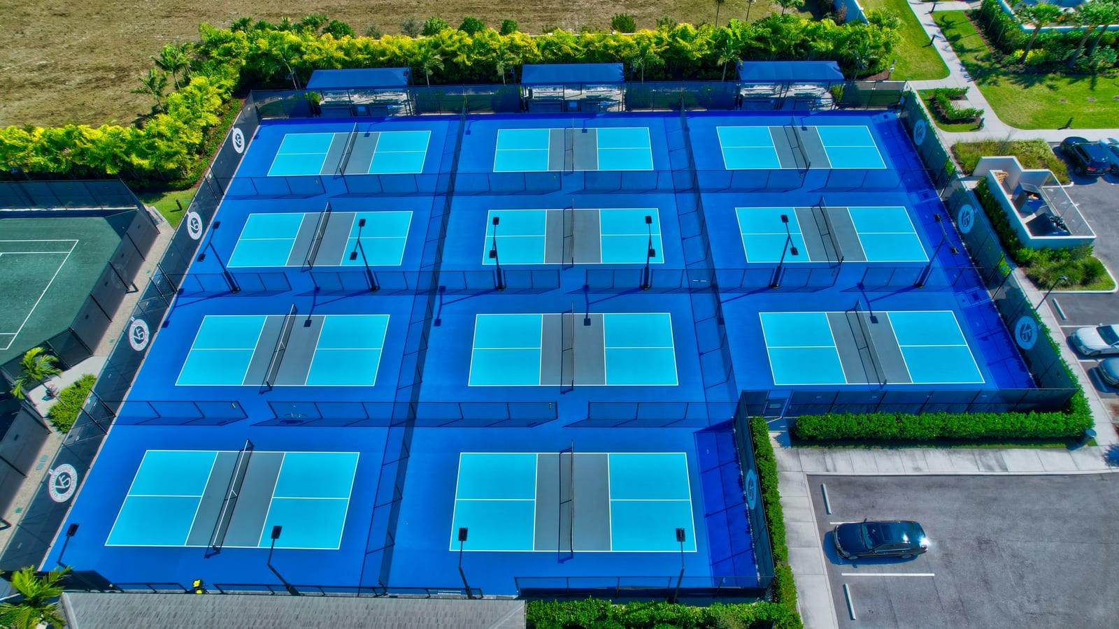 Tennis courts at Valencia Sound