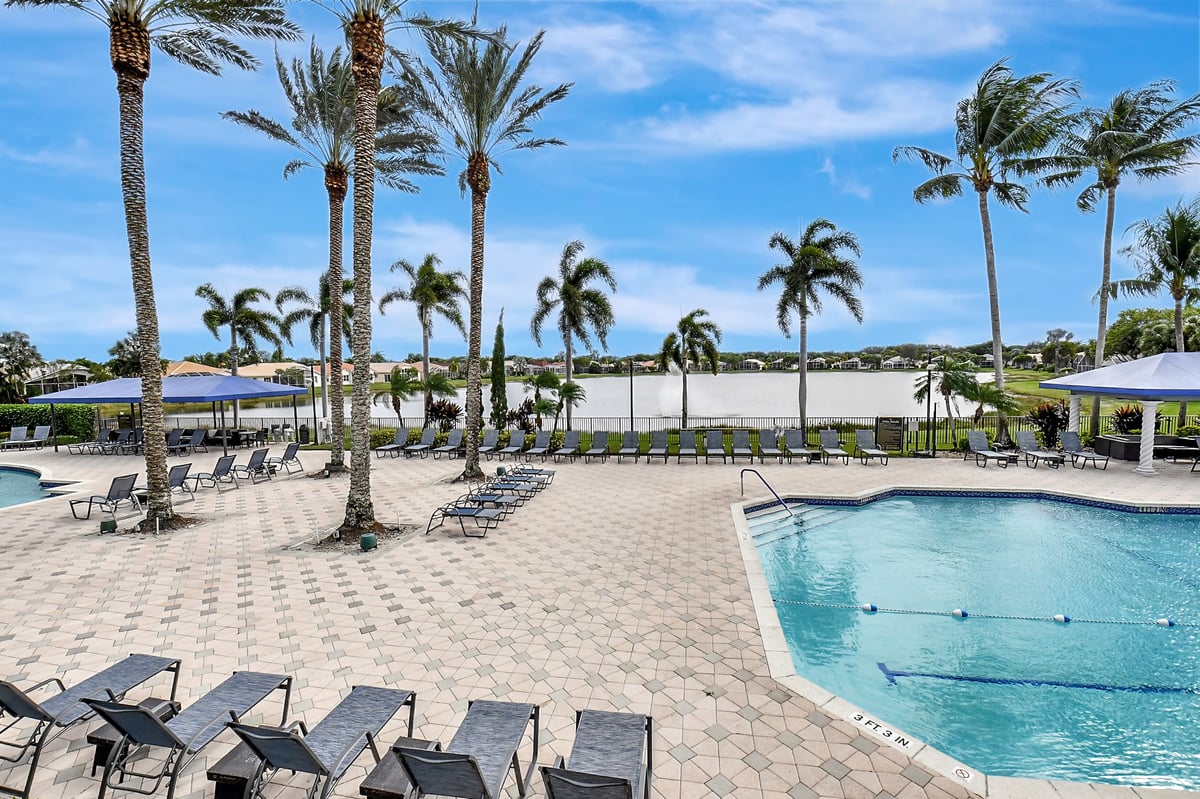 Outdoor swimming pool at Venetian Isles