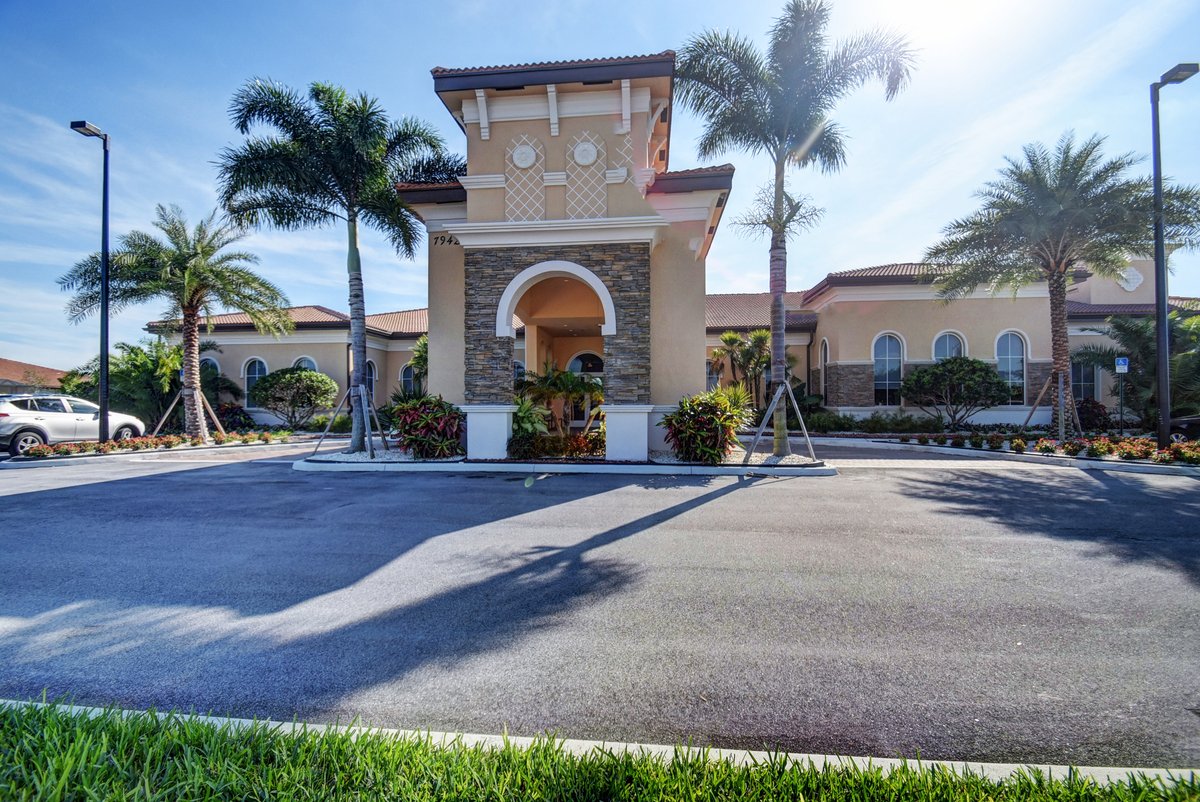 Villaggio Reserve clubhouse exterior
