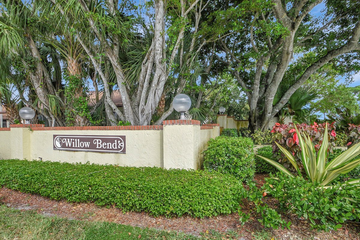 Willow Bend community entrance