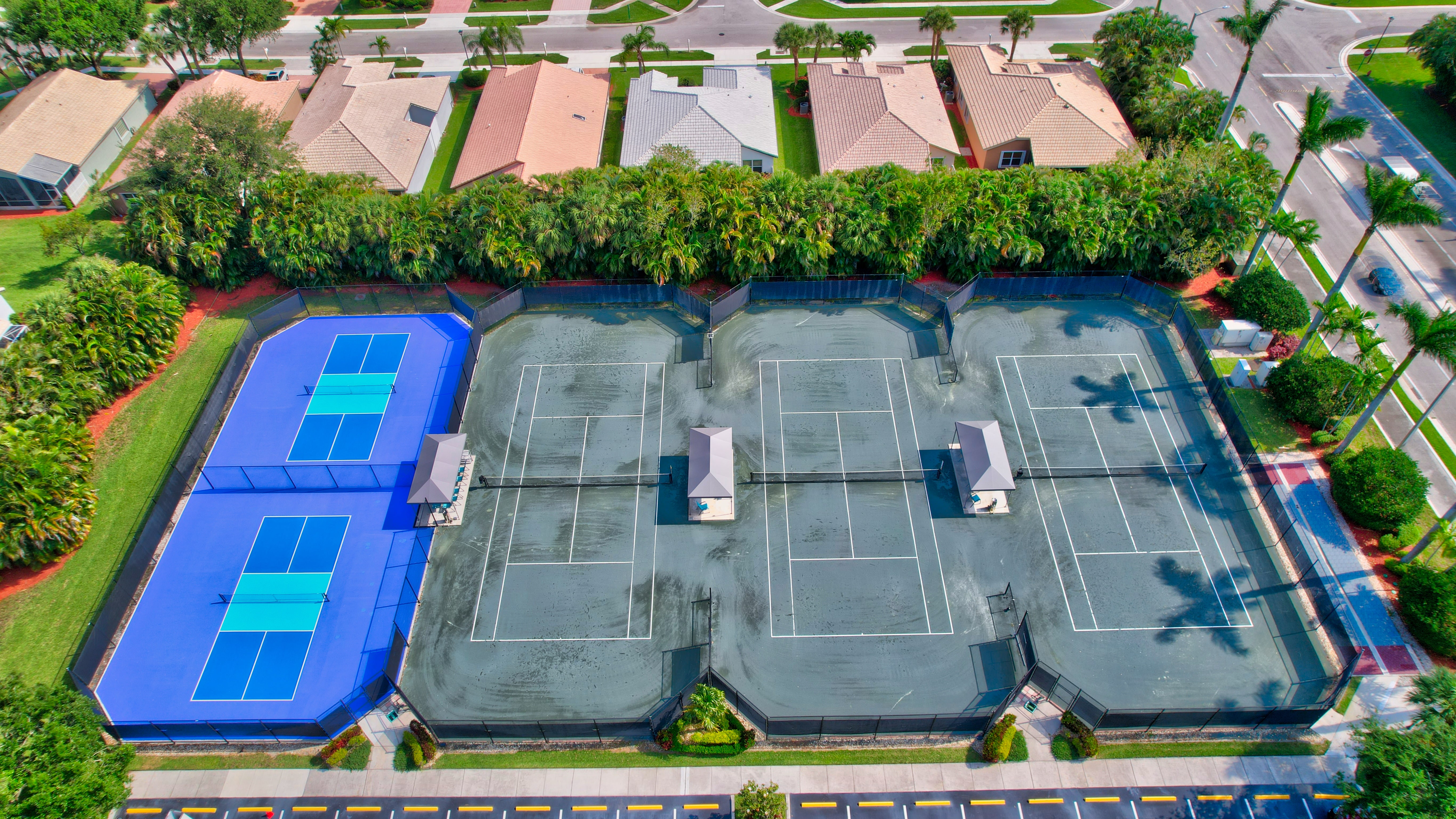 Aerial view of Majestic Isles tennis and pickleball courts beside the community clubhouse