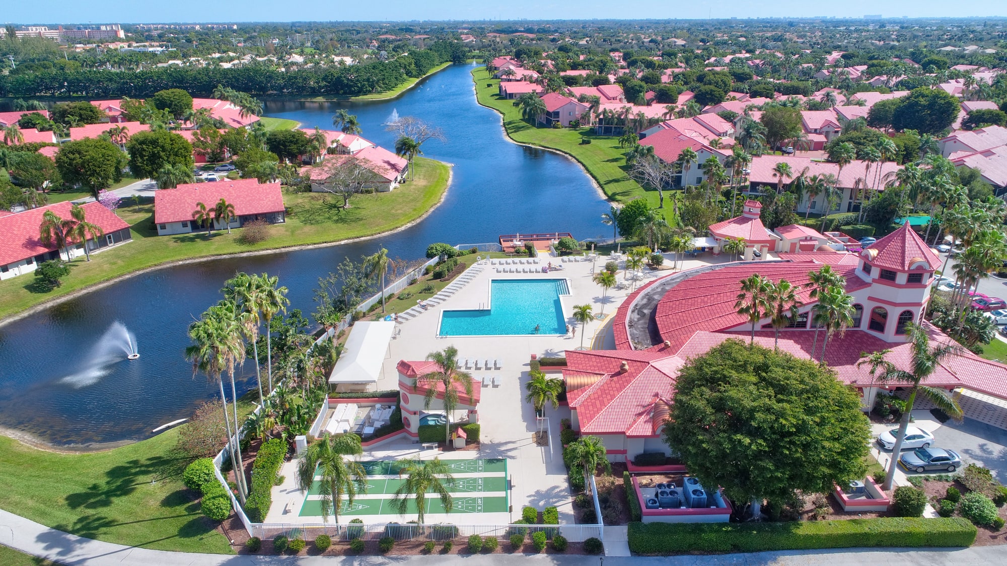 Aerial view of Lexington Club homes and lakes in Delray Beach