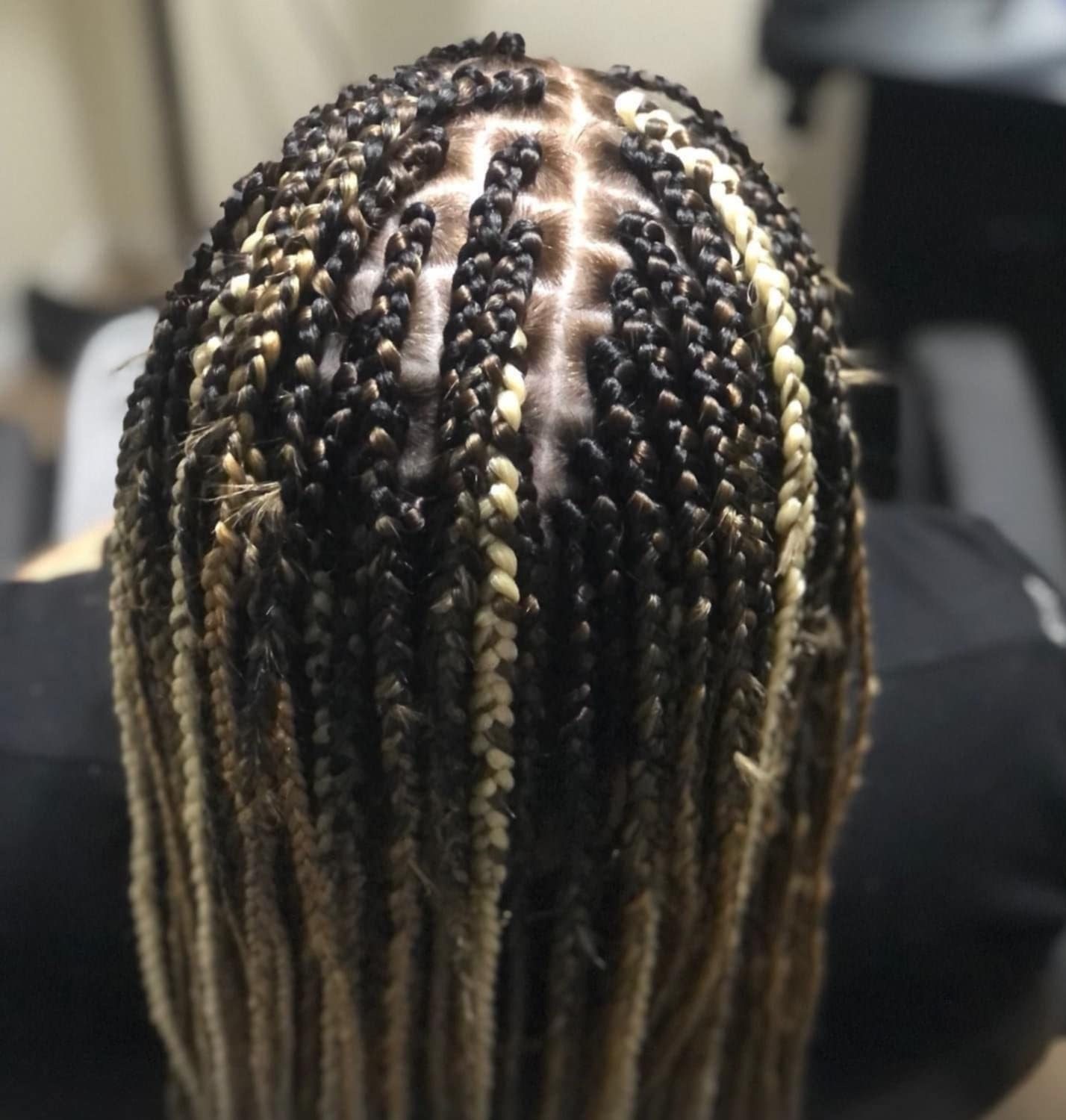 Detailed knotless parting