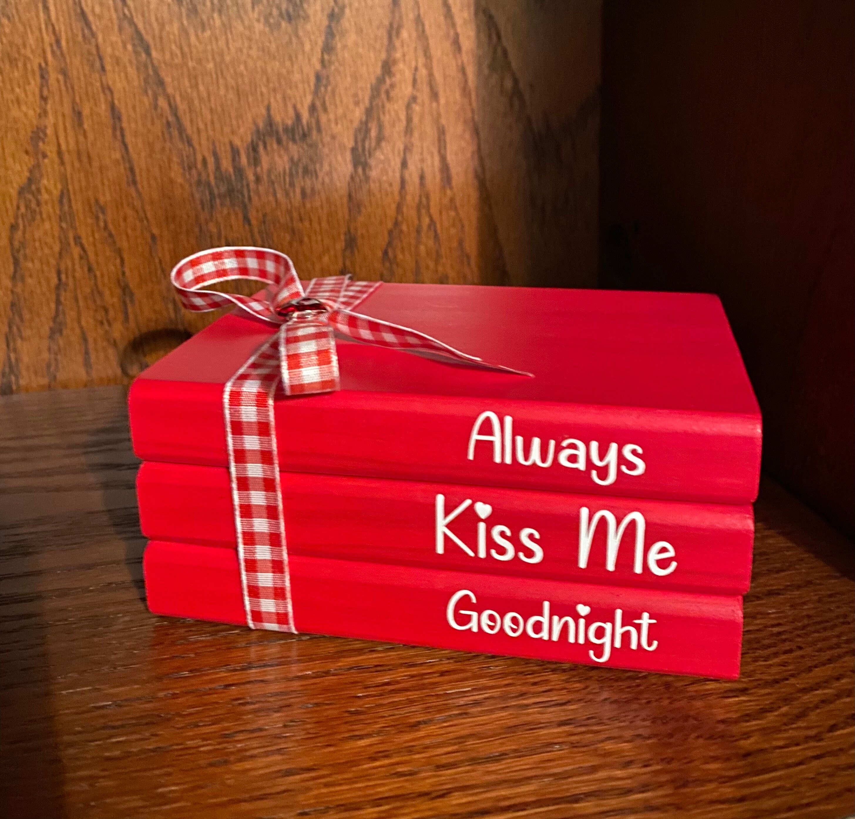 Always Kiss Me Goodnight, Valentines Day Decor, detail 2