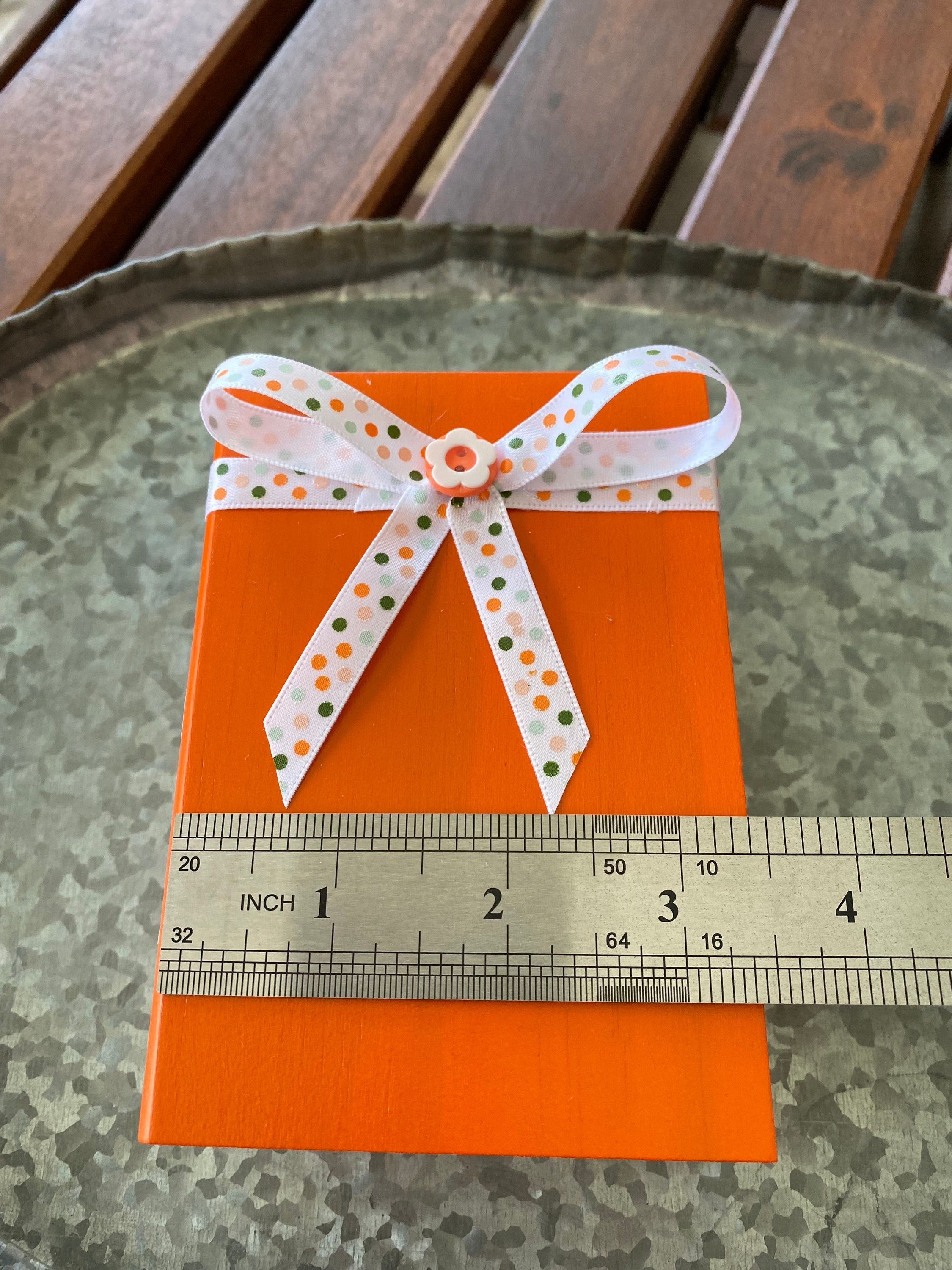 Easter Spring mini book stack, Tier Tray Decor, detail 6
