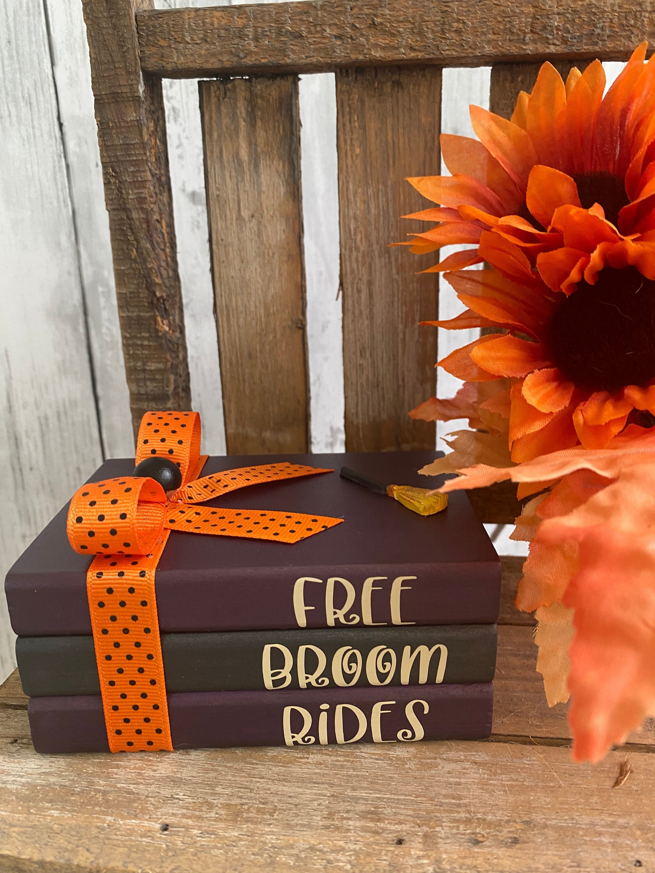 Halloween Mini Book Stack Decor: Free Broom Rides Shelf Sitter, Tiere..., detail 2