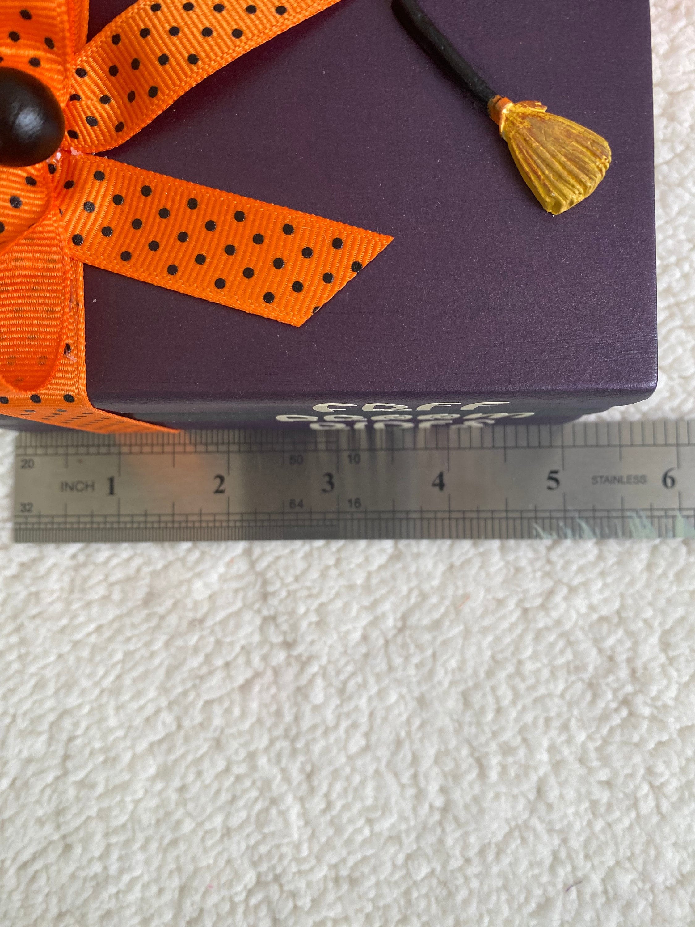Halloween Mini Book Stack Decor: Free Broom Rides Shelf Sitter, Tiere..., detail 5