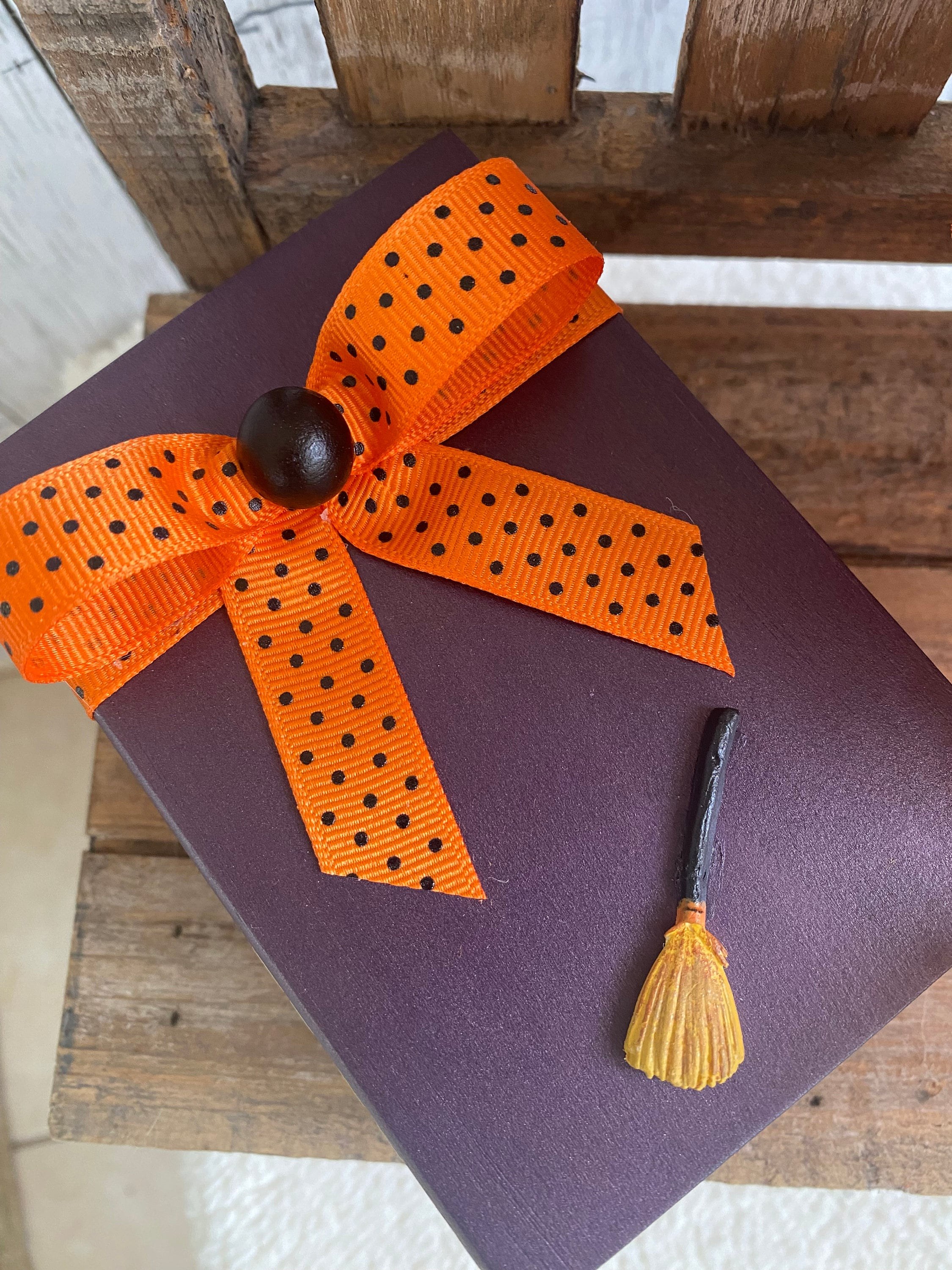 Halloween Mini Book Stack Decor: Free Broom Rides Shelf Sitter, Tiere..., detail 3