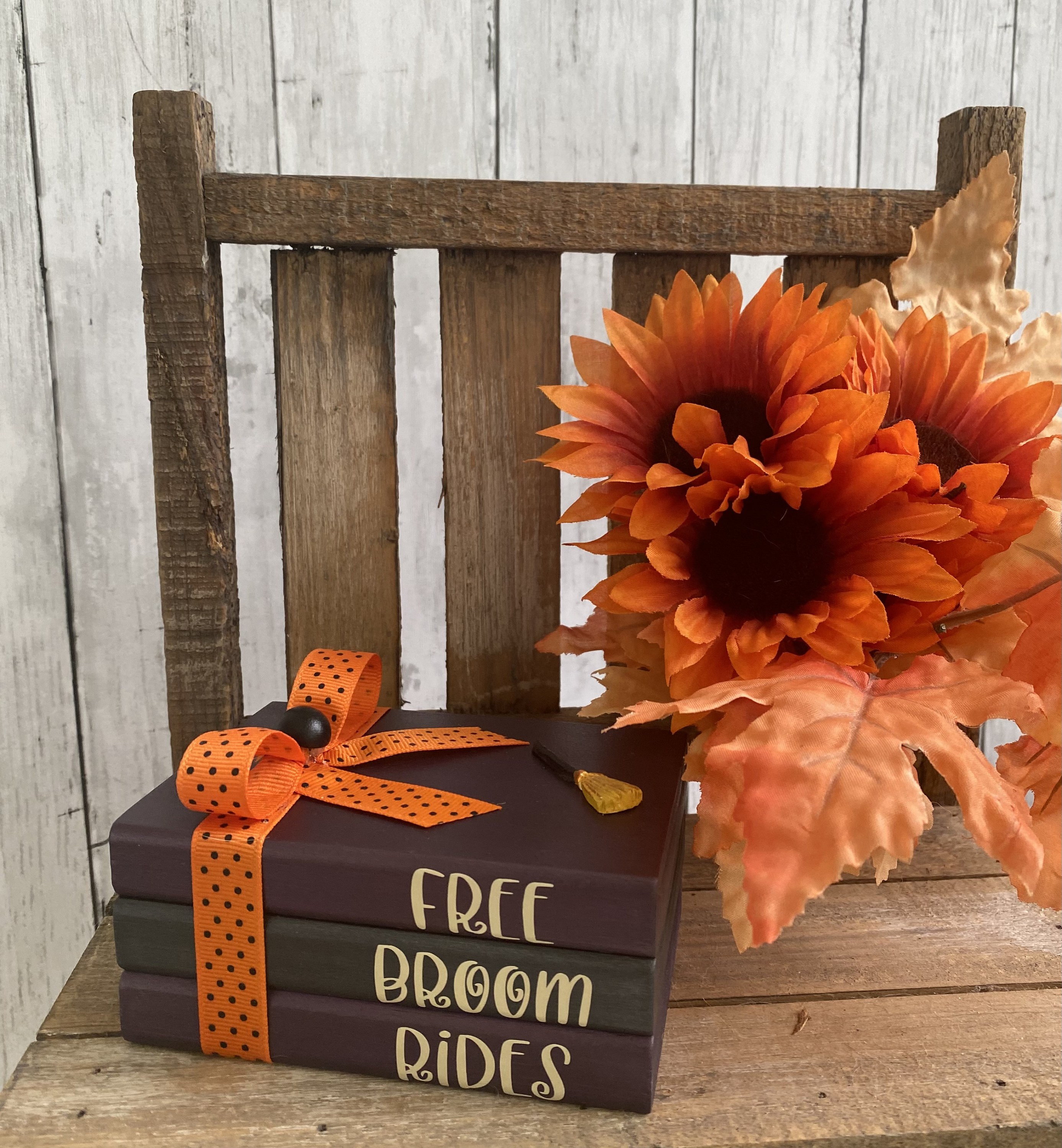 Halloween Mini Book Stack Decor: Free Broom Rides Shelf Sitter, Tiere..., detail 7