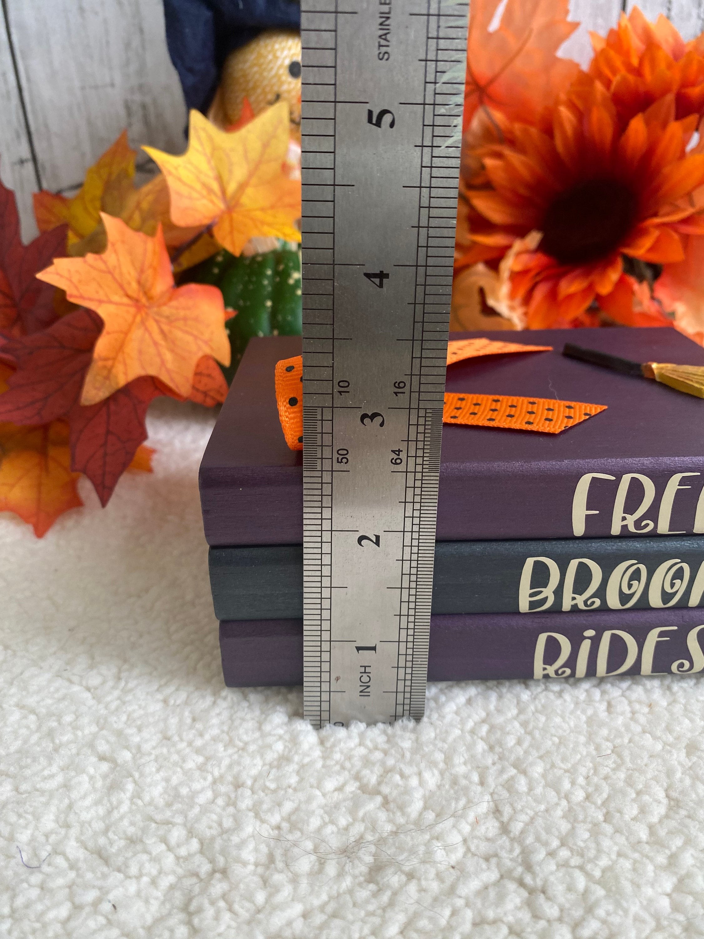 Halloween Mini Book Stack Decor: Free Broom Rides Shelf Sitter, Tiere..., detail 4